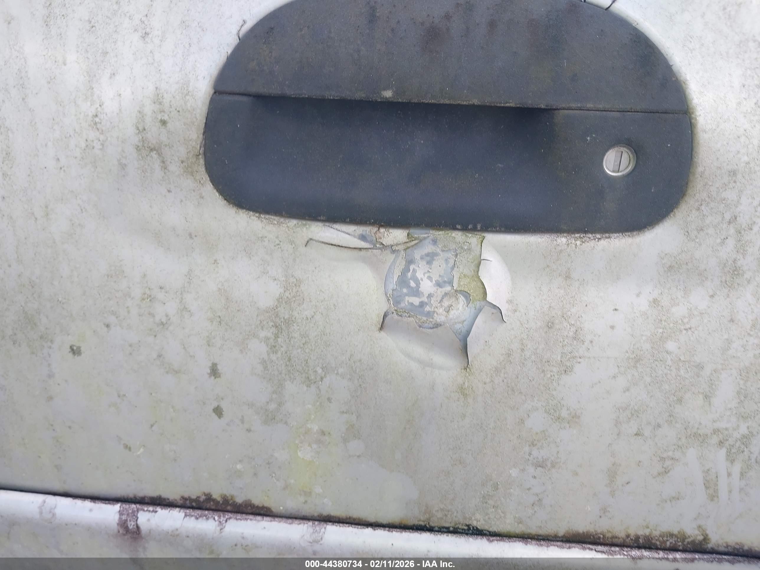 FORD EXPLORER image 6