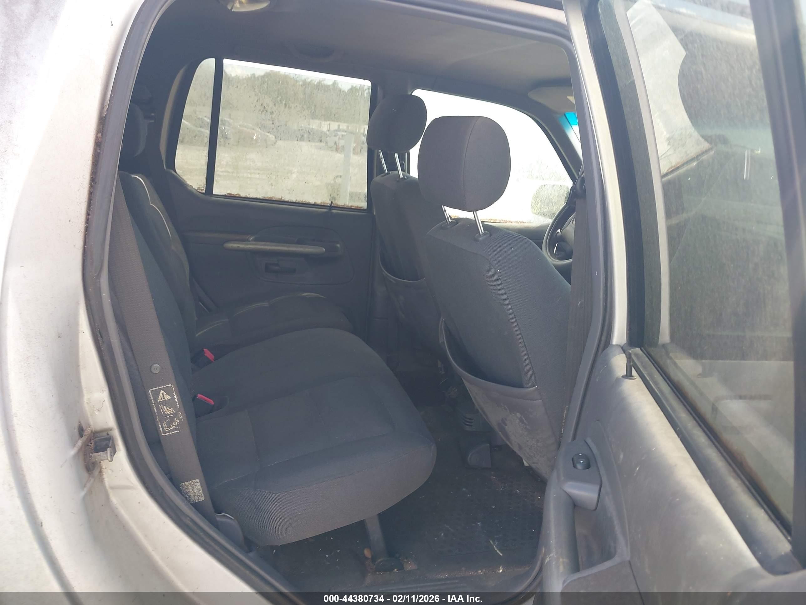 FORD EXPLORER image 8
