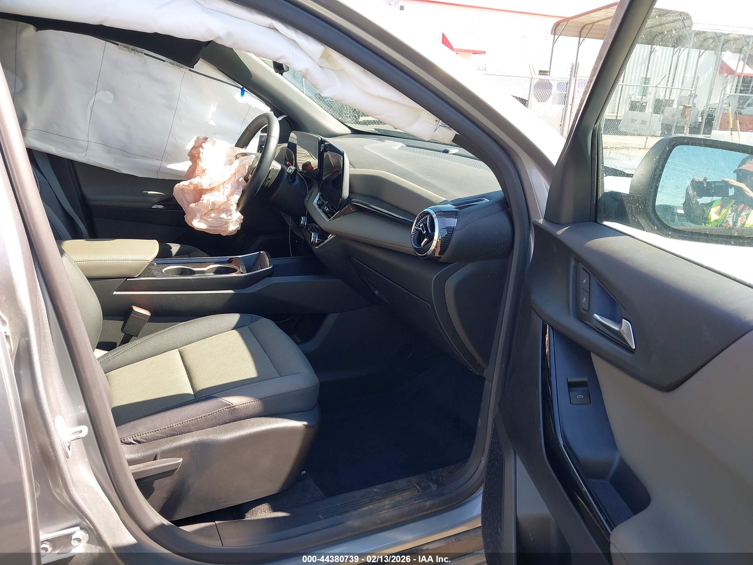 CHEVROLET EQUINOX image 5