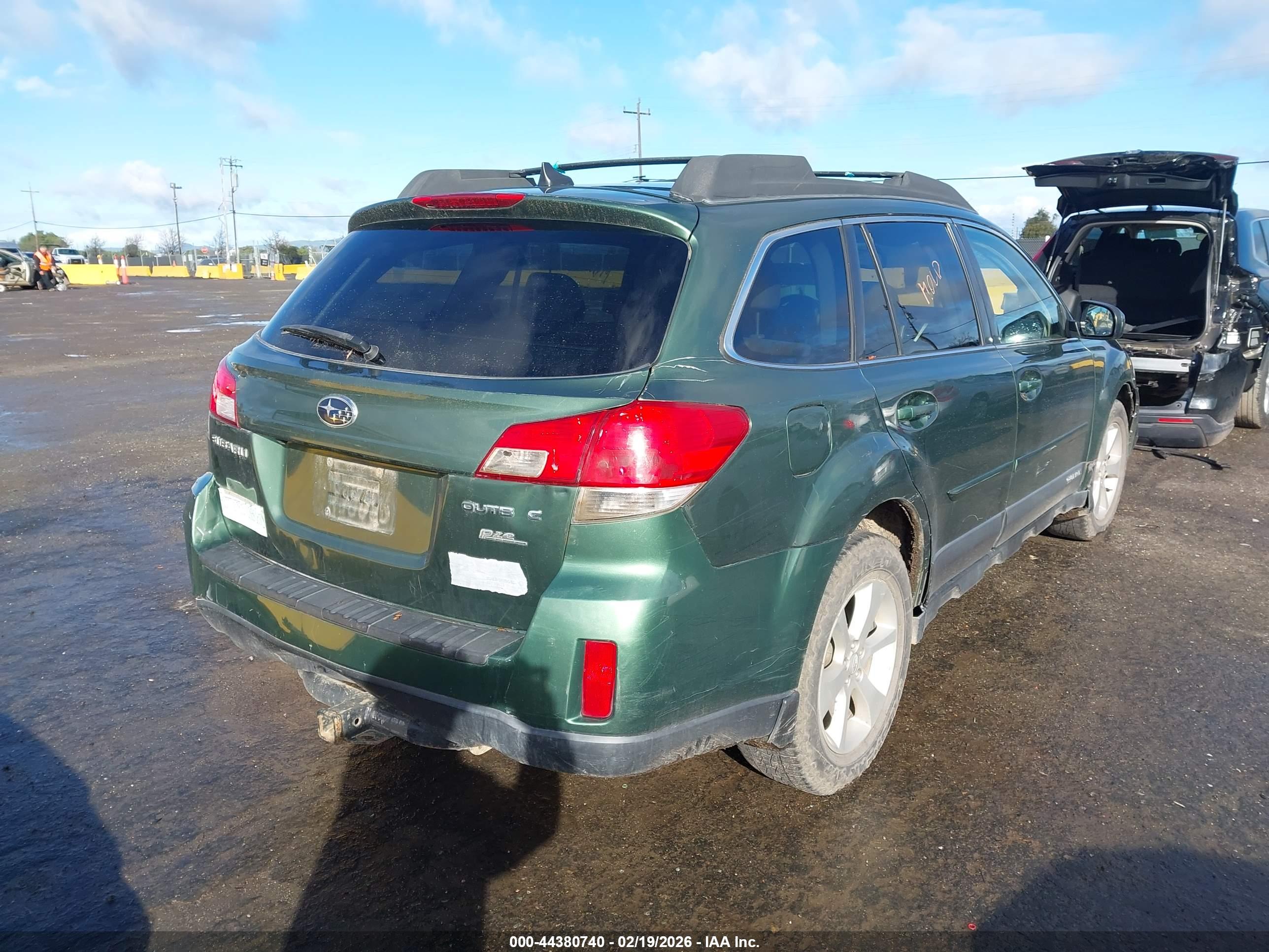 SUBARU OUTBACK image 4