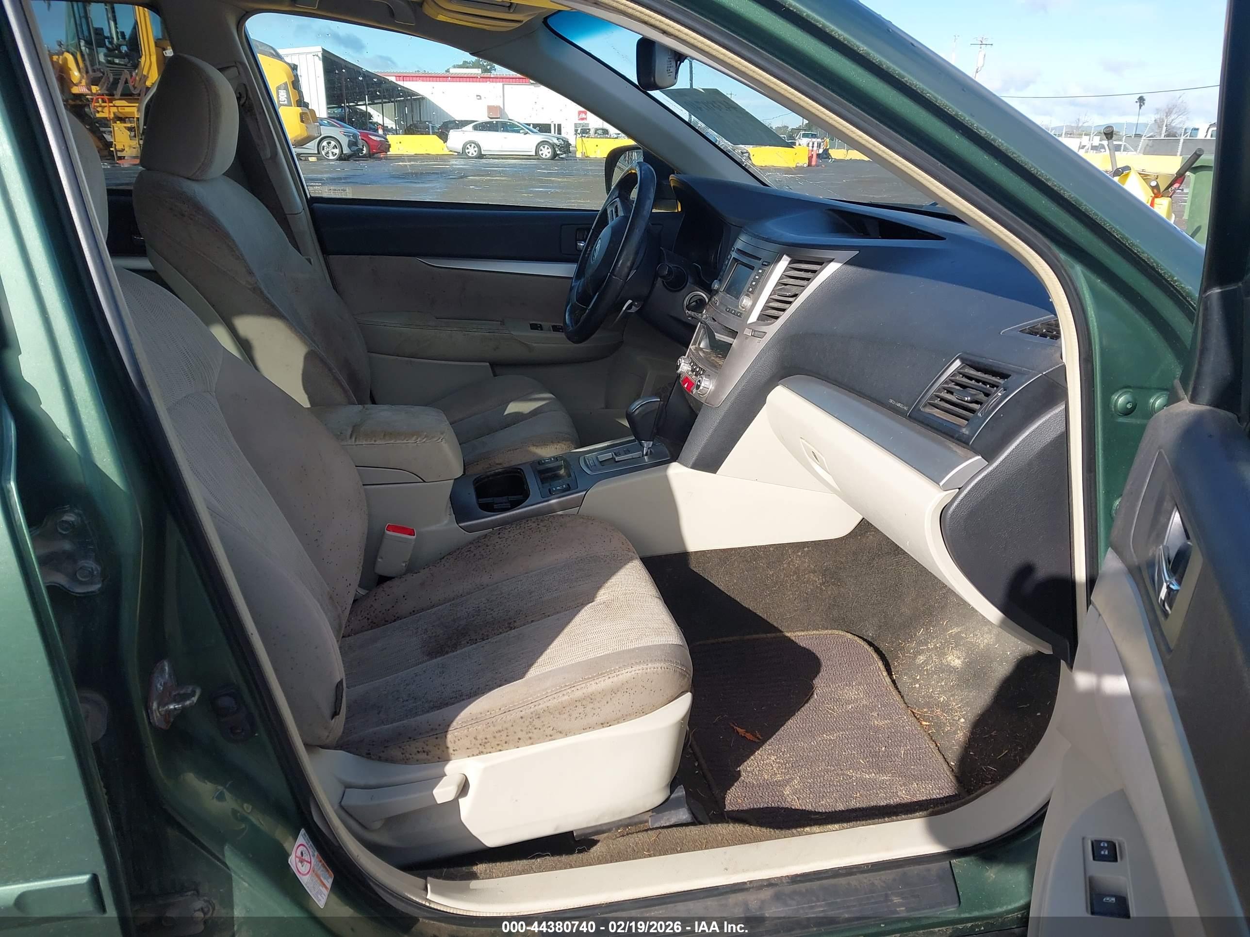 SUBARU OUTBACK image 5