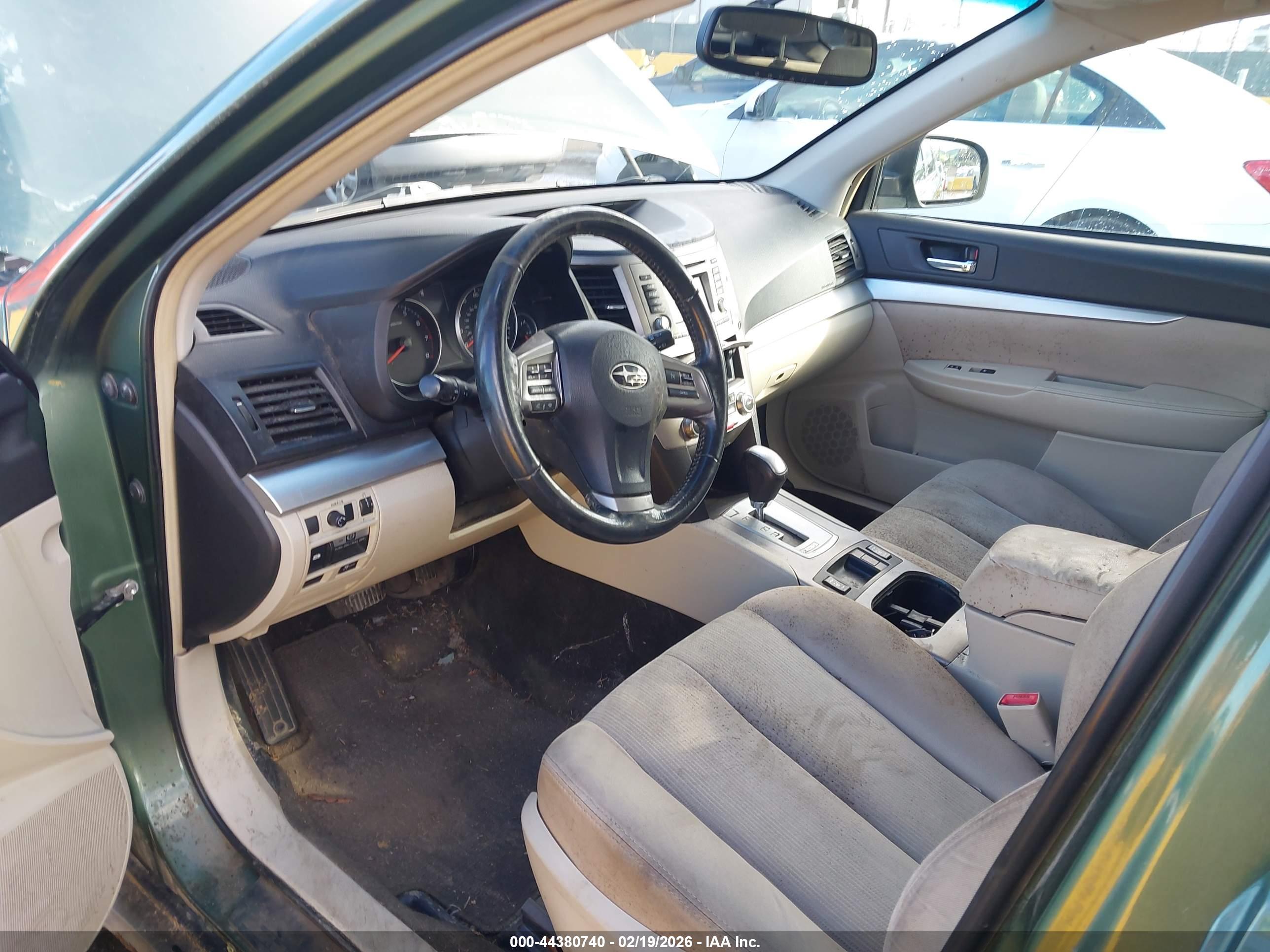 SUBARU OUTBACK image 6