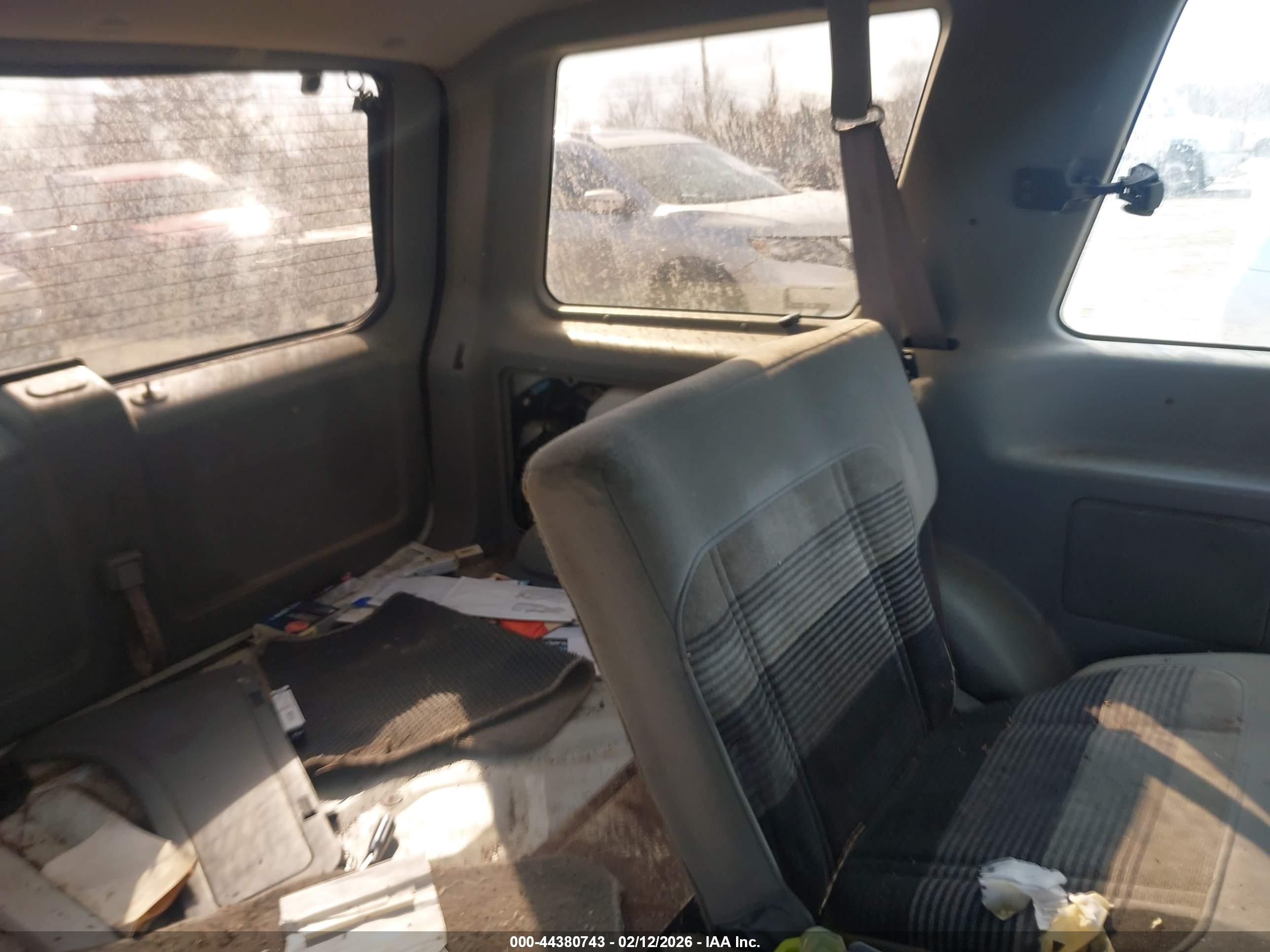 FORD EXPLORER image 8