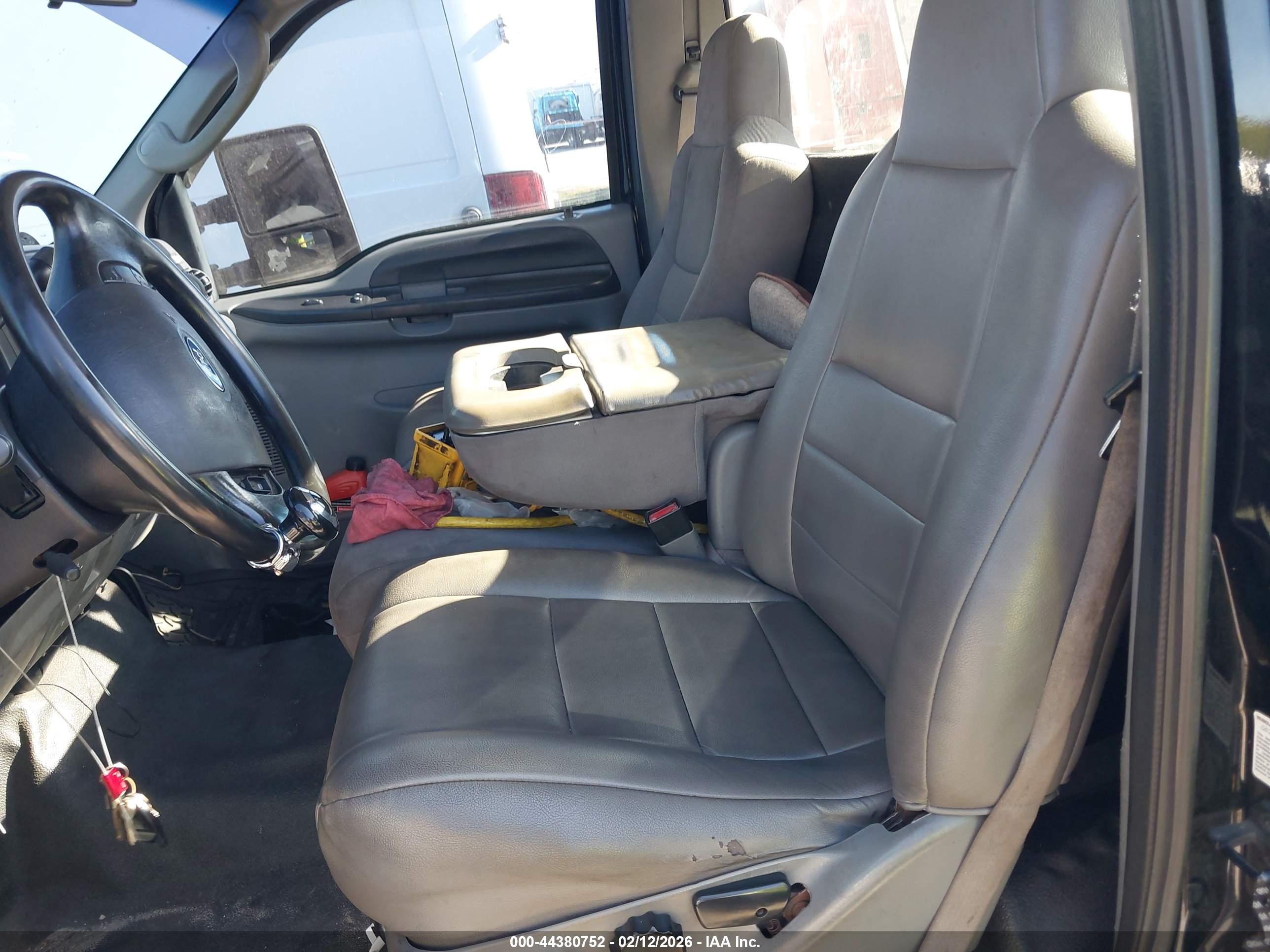 FORD F-550 image 8