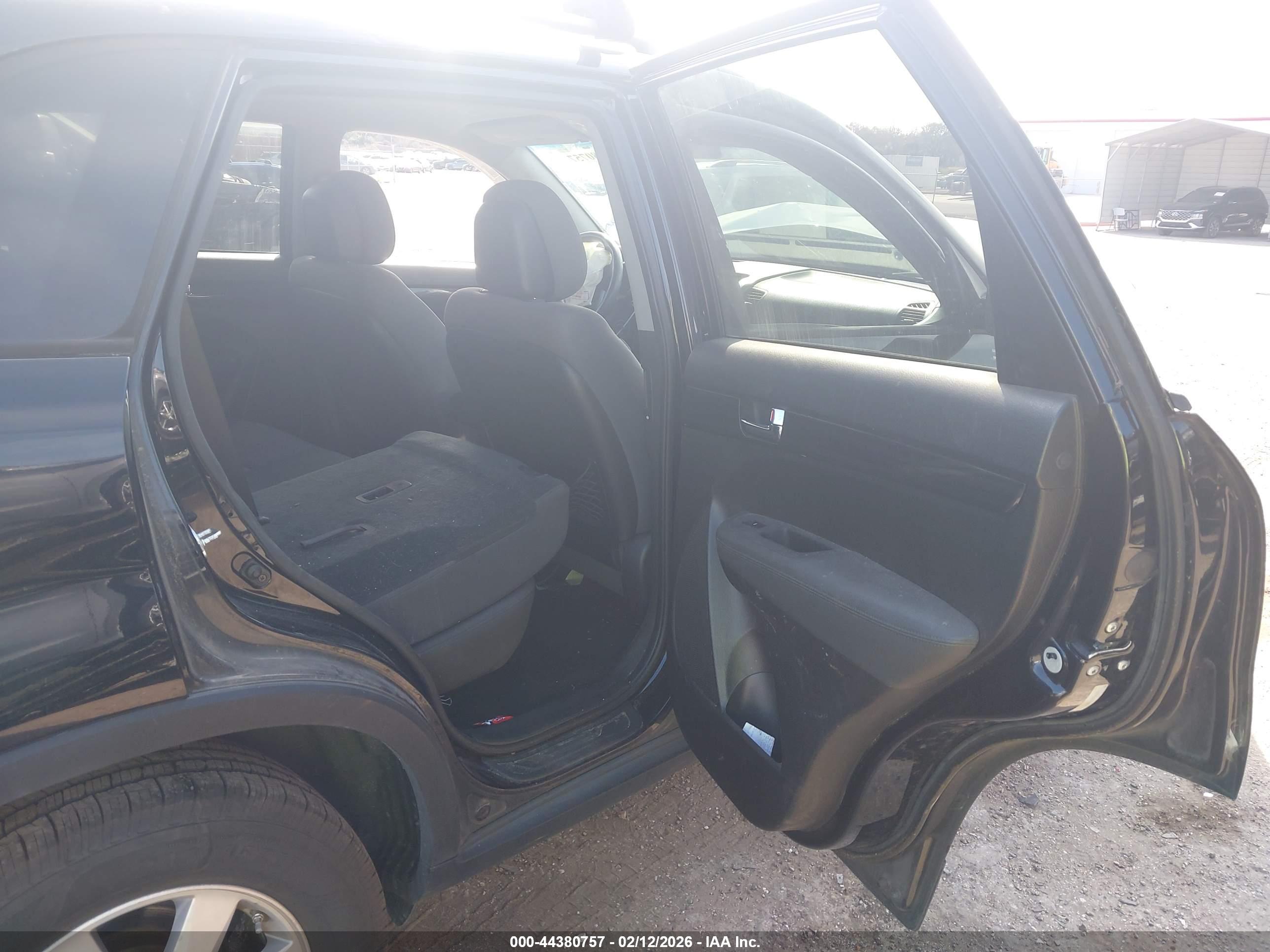 KIA SORENTO image 8