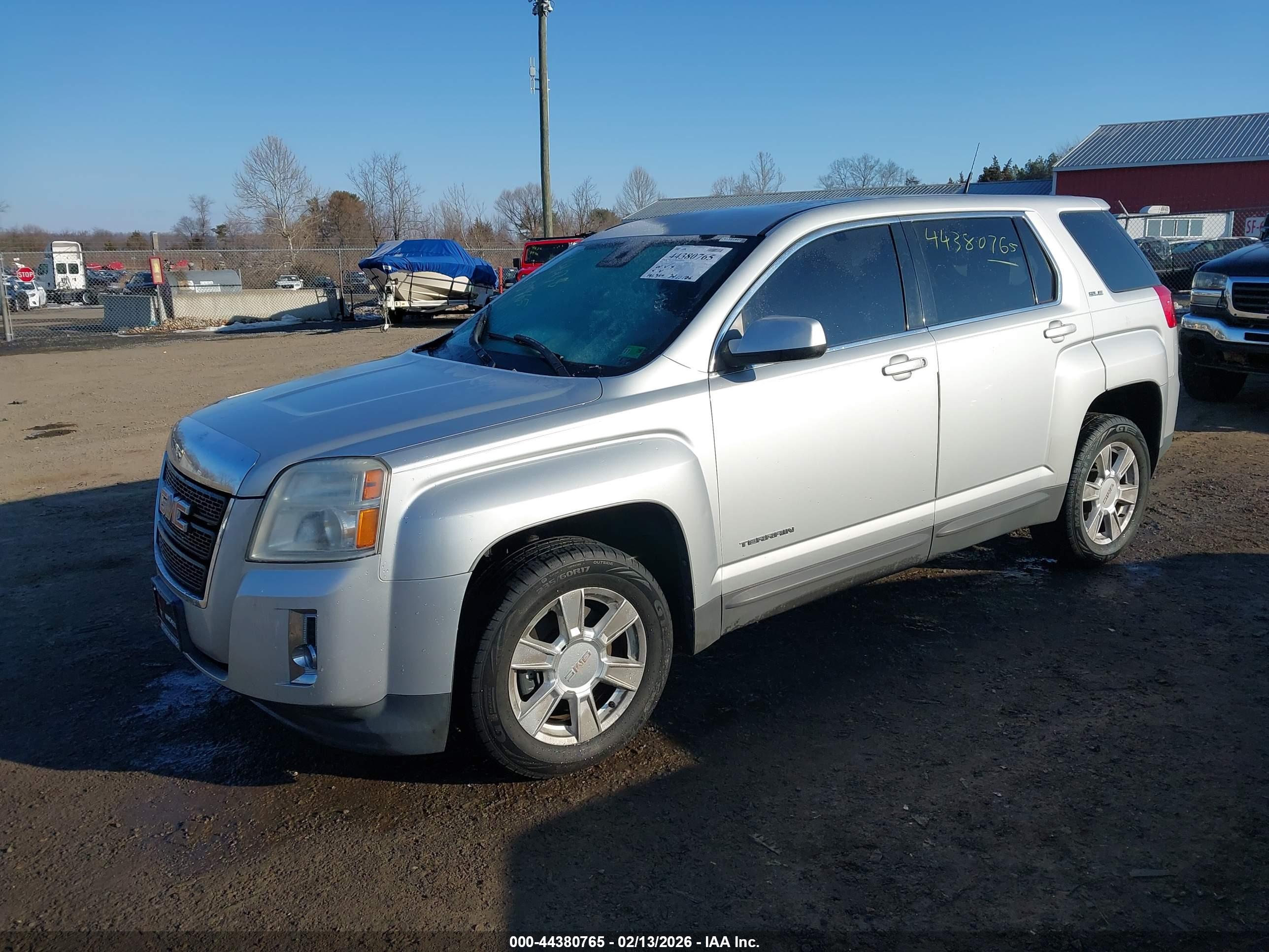 GMC TERRAIN image 2