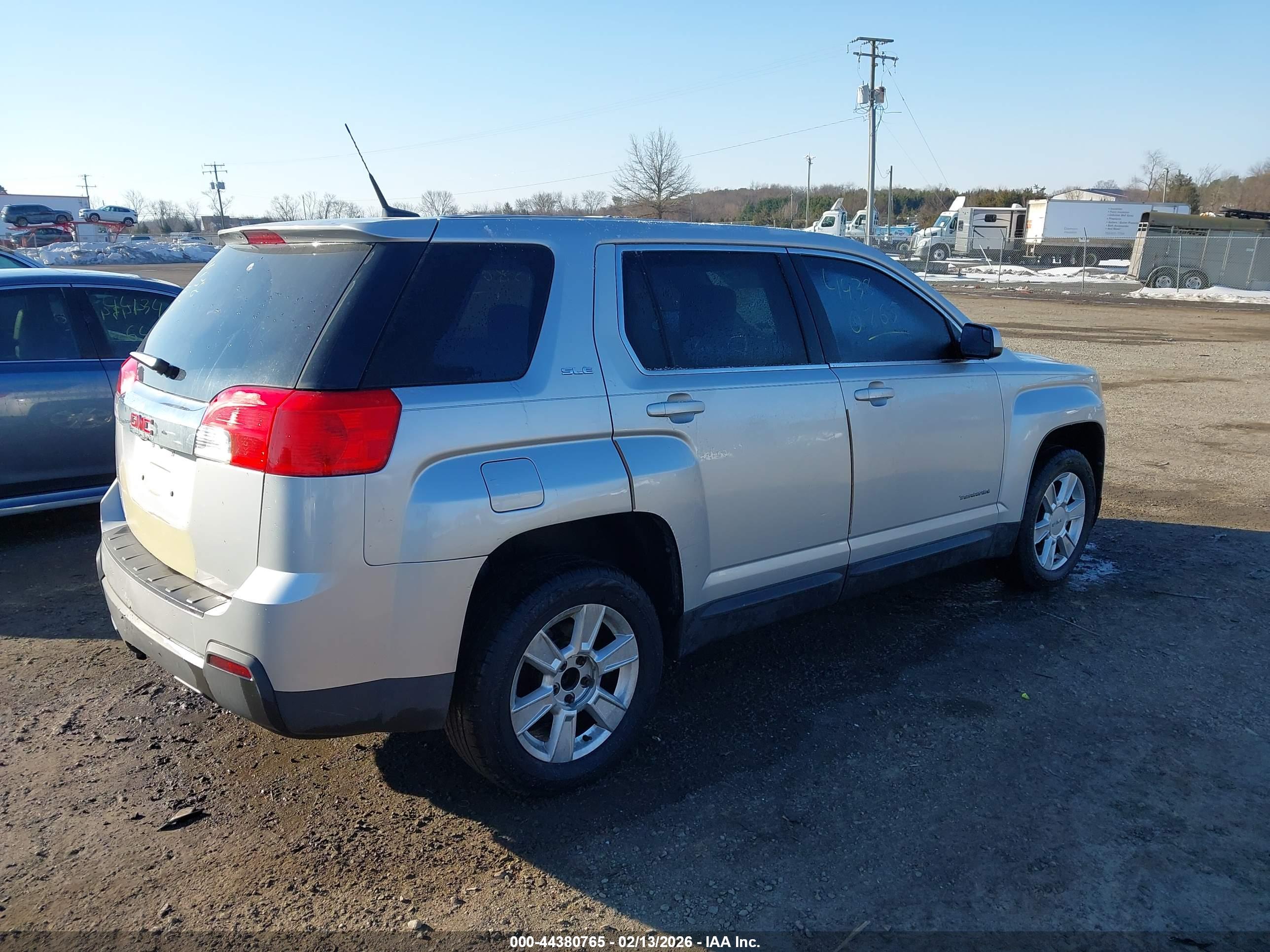 GMC TERRAIN image 4