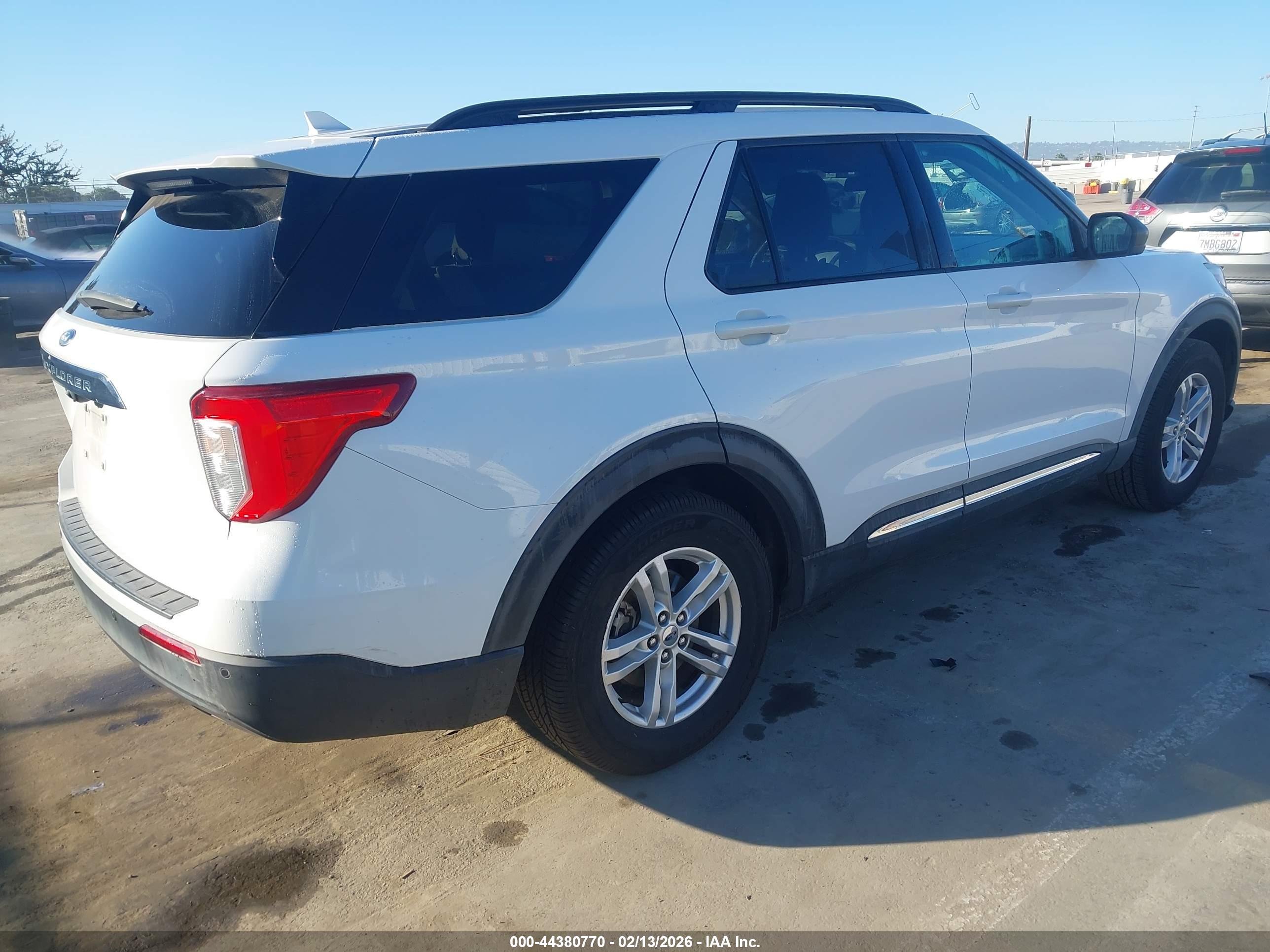 FORD EXPLORER image 4