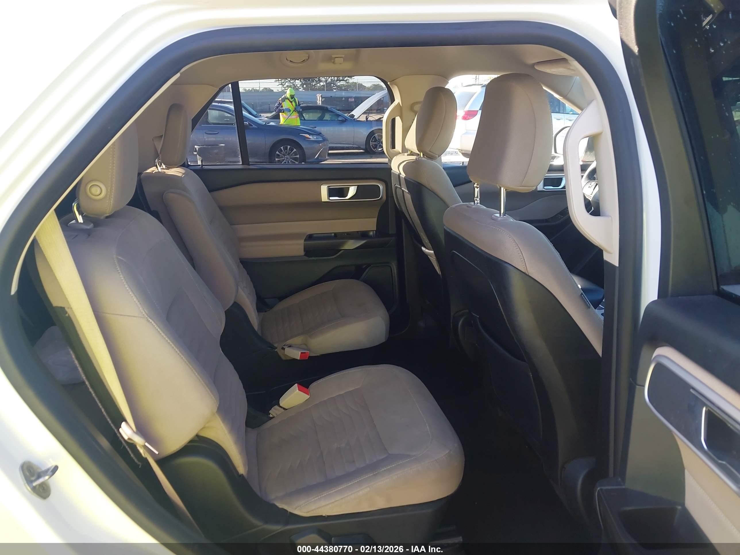 FORD EXPLORER image 8