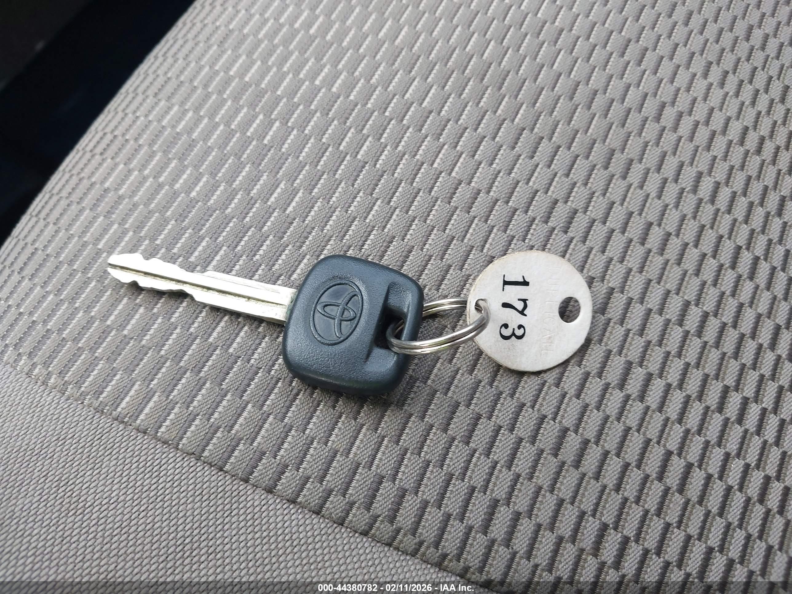 TOYOTA RAV4 image 11