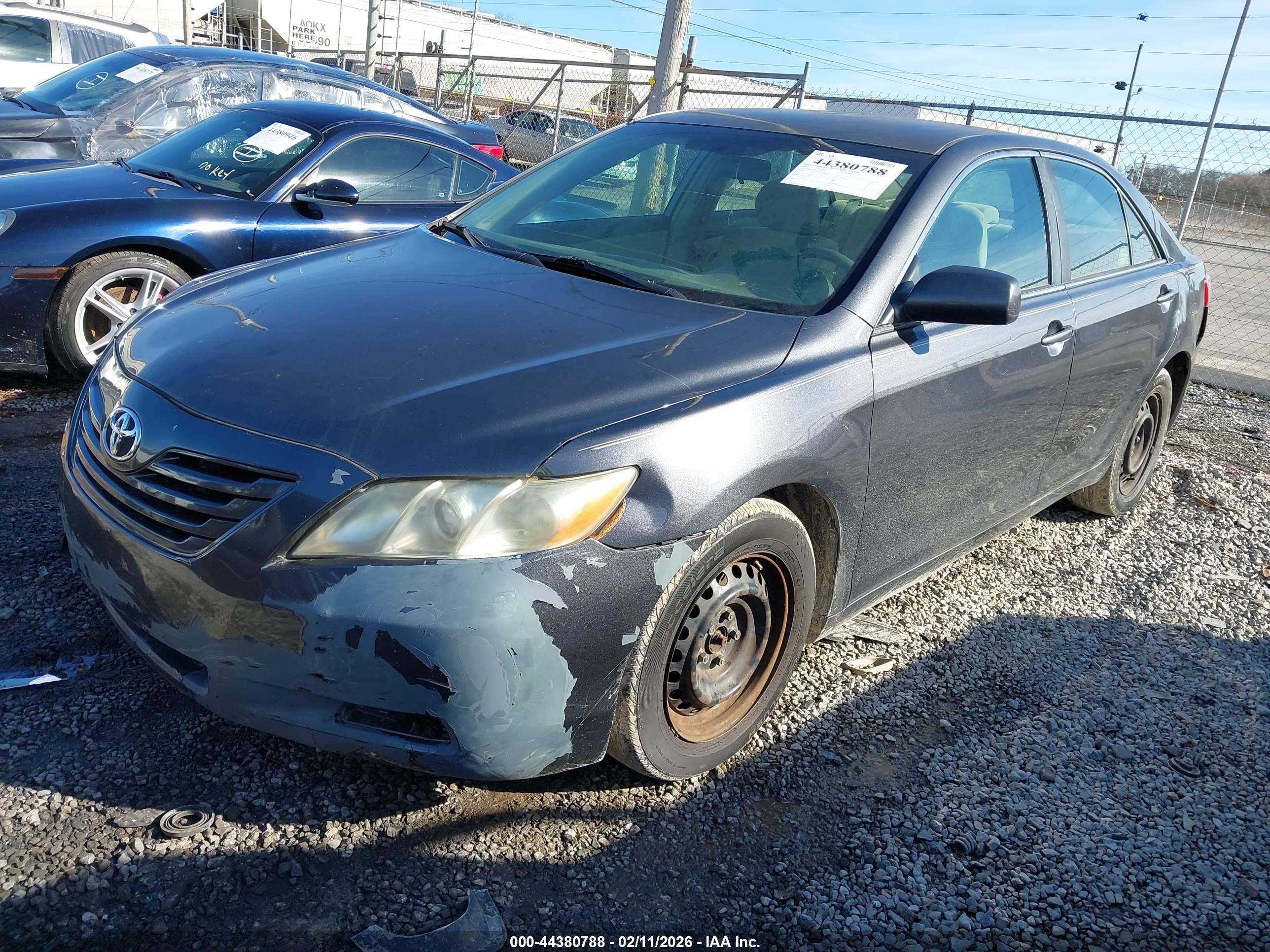 TOYOTA CAMRY image 2