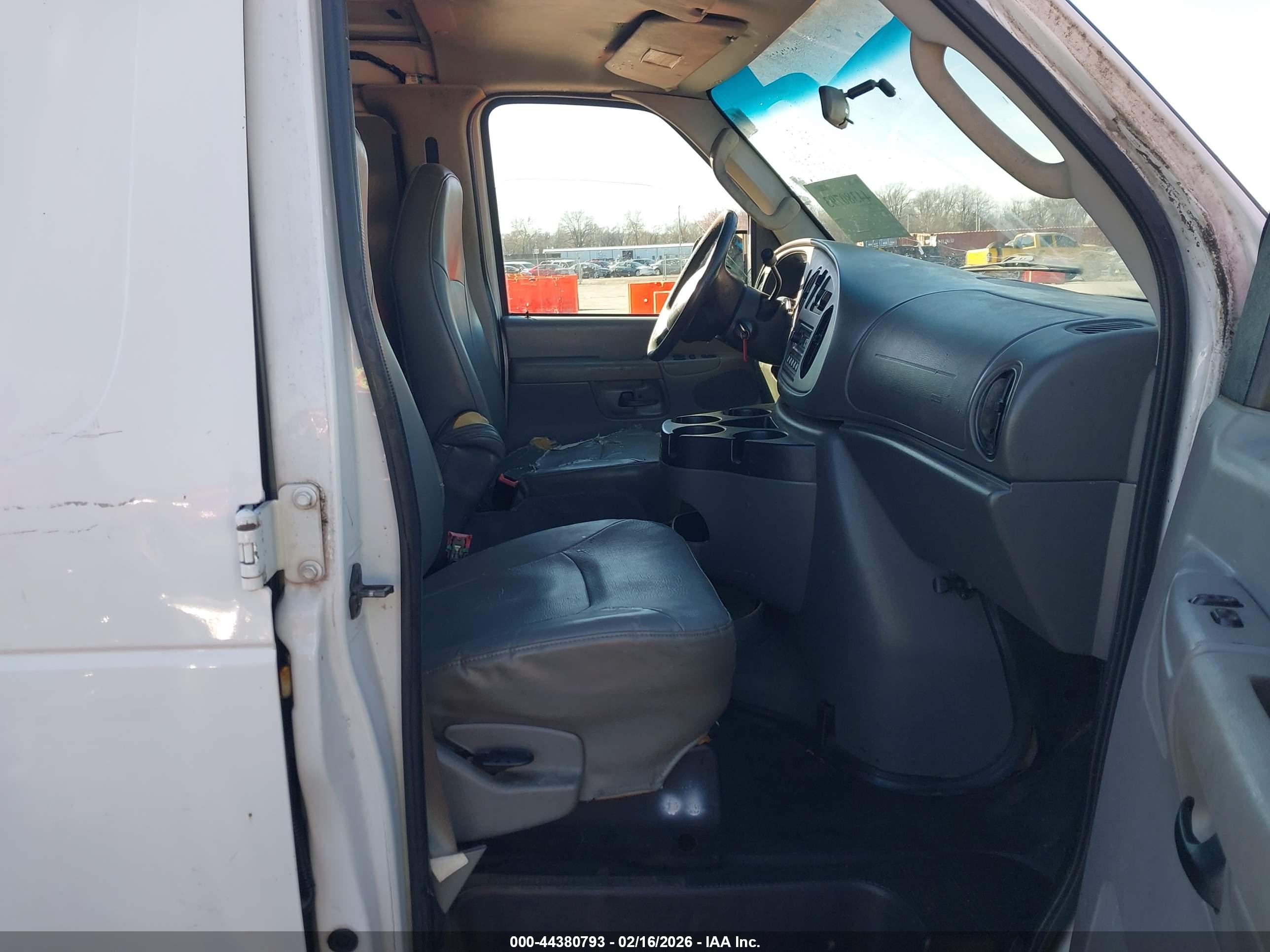 FORD E-250 image 5