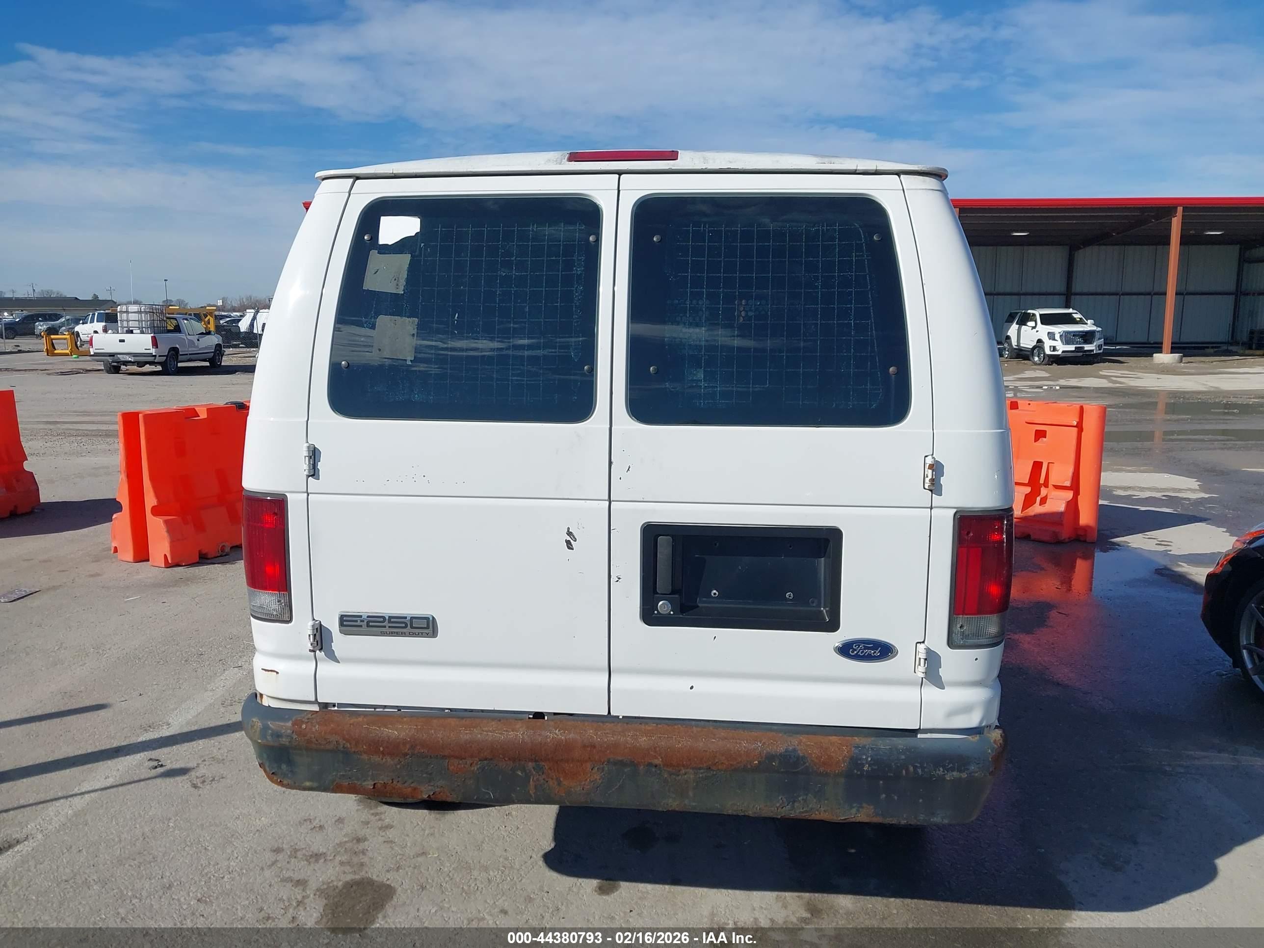 FORD E-250 image 6