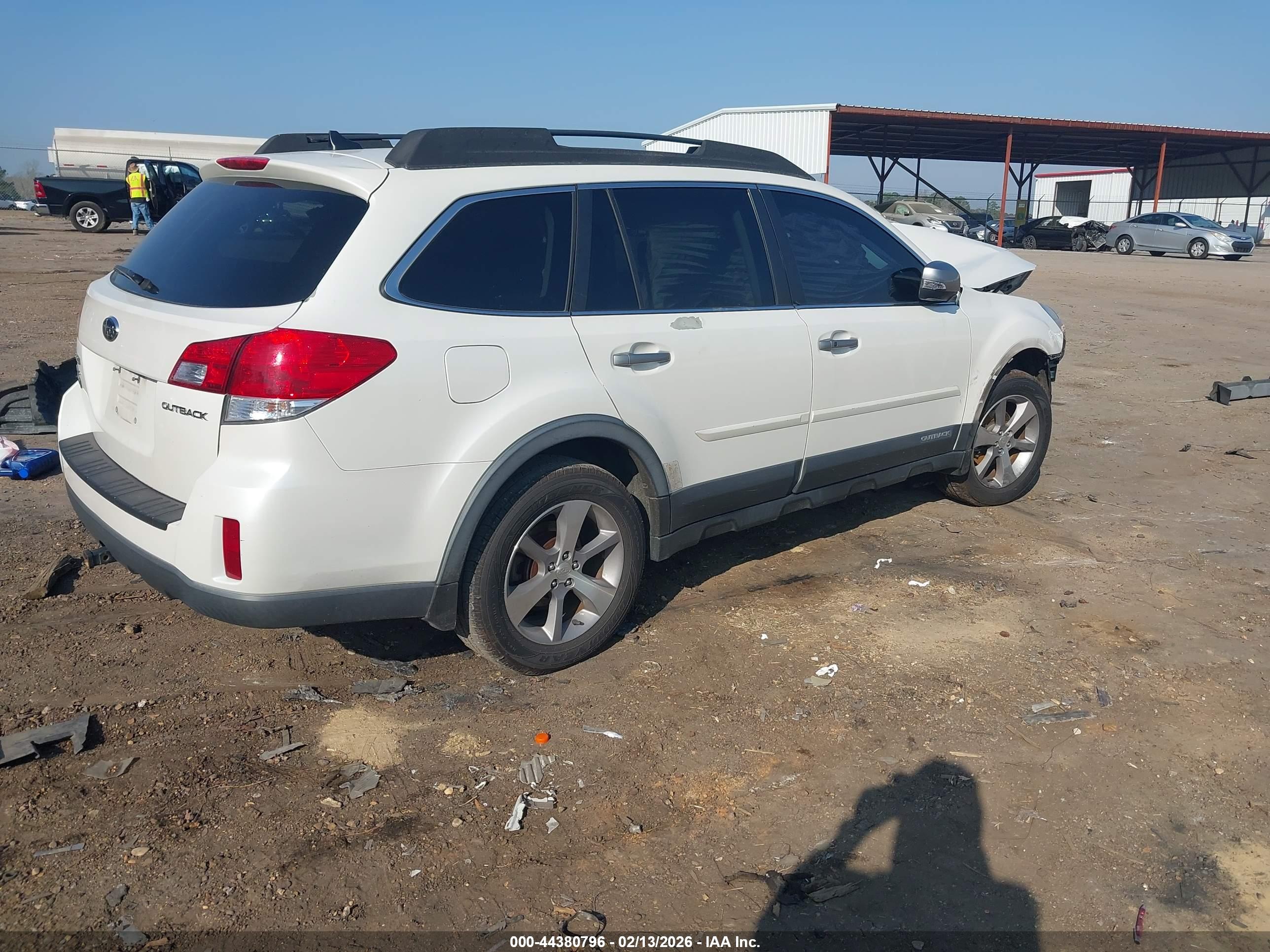 SUBARU OUTBACK image 4