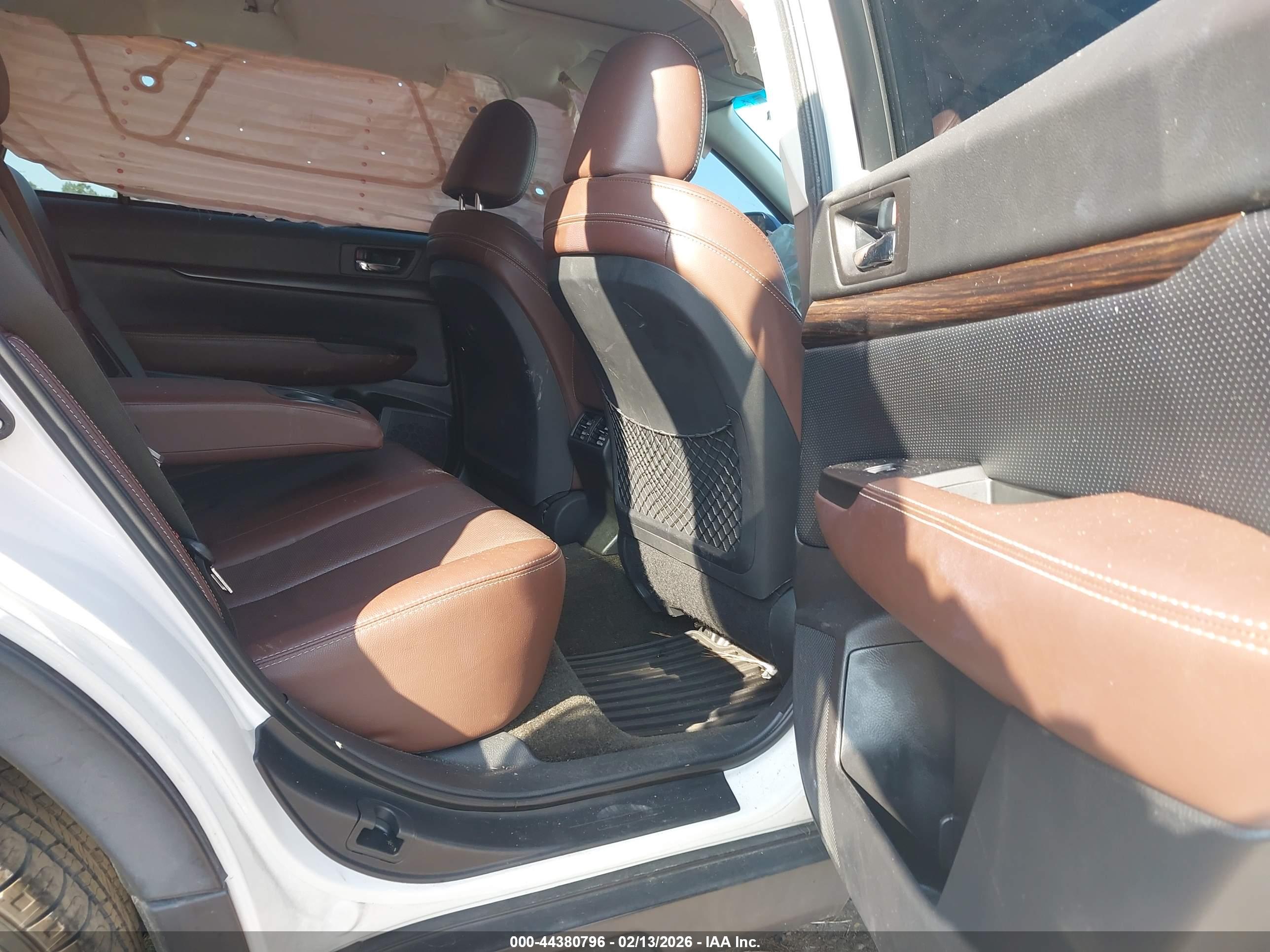 SUBARU OUTBACK image 8