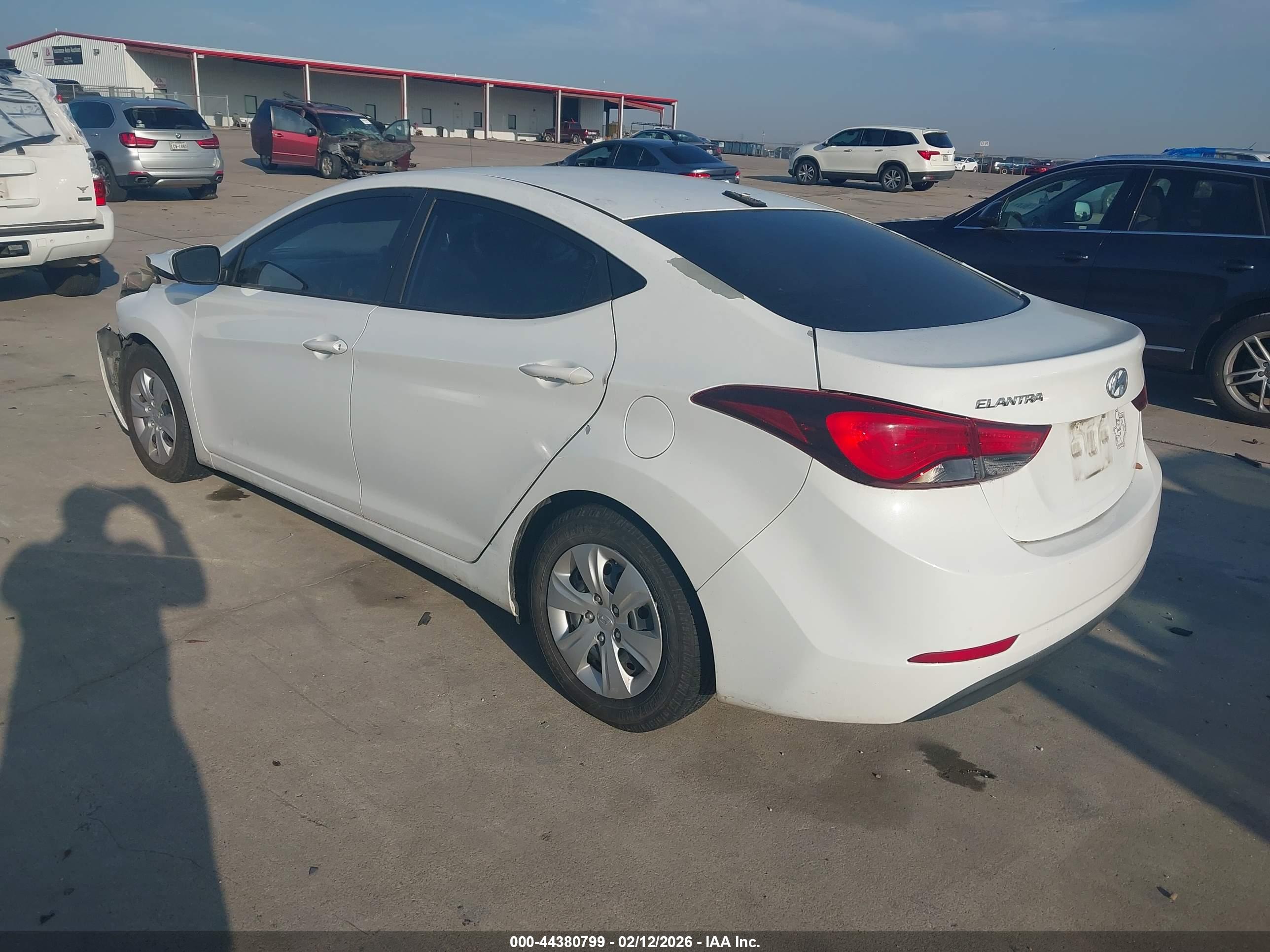 HYUNDAI ELANTRA image 3