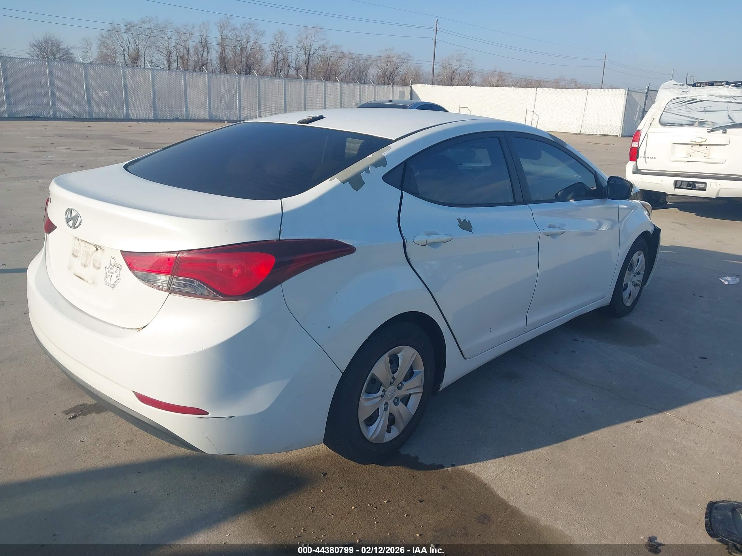 HYUNDAI ELANTRA image 4