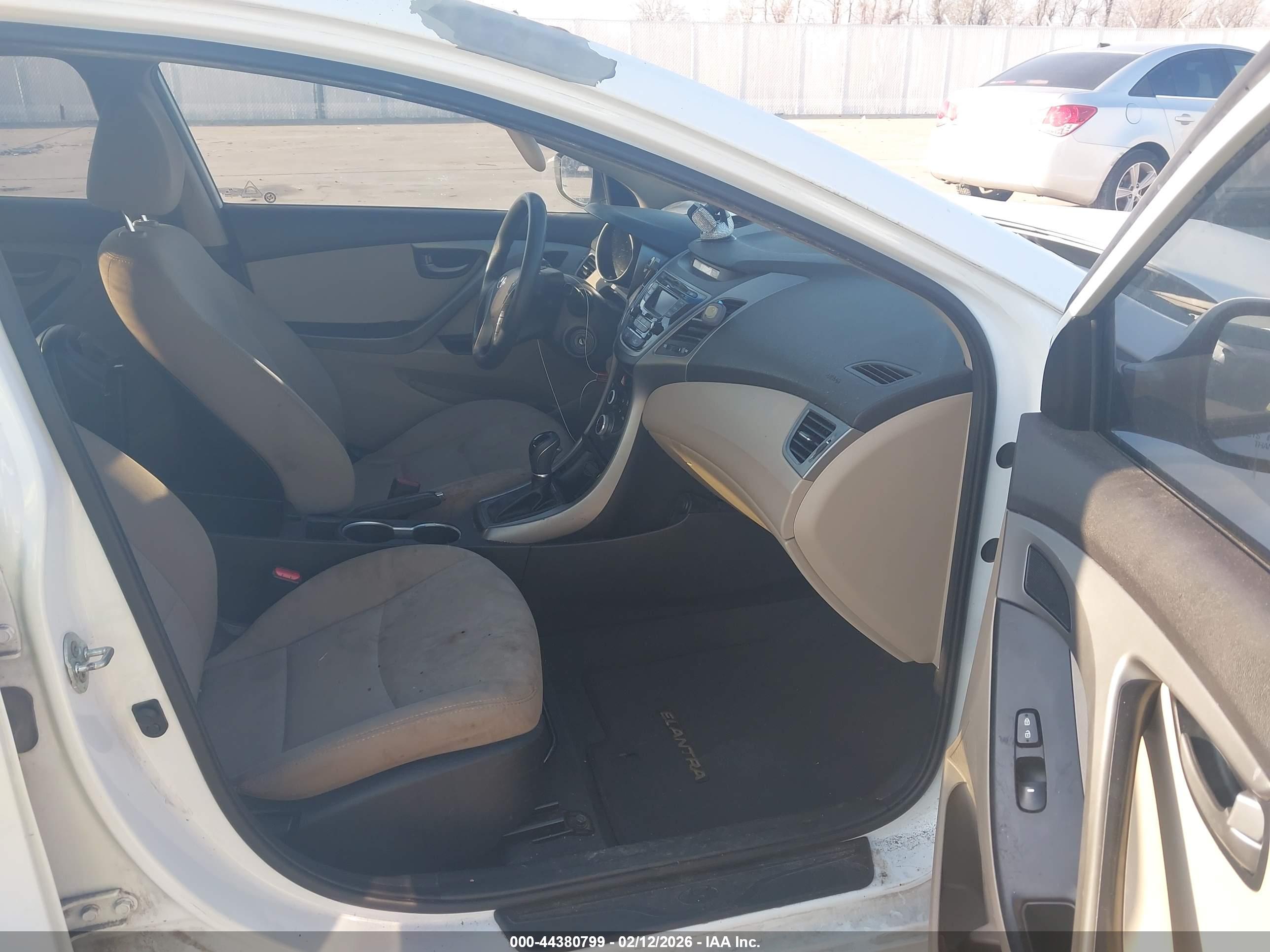 HYUNDAI ELANTRA image 5