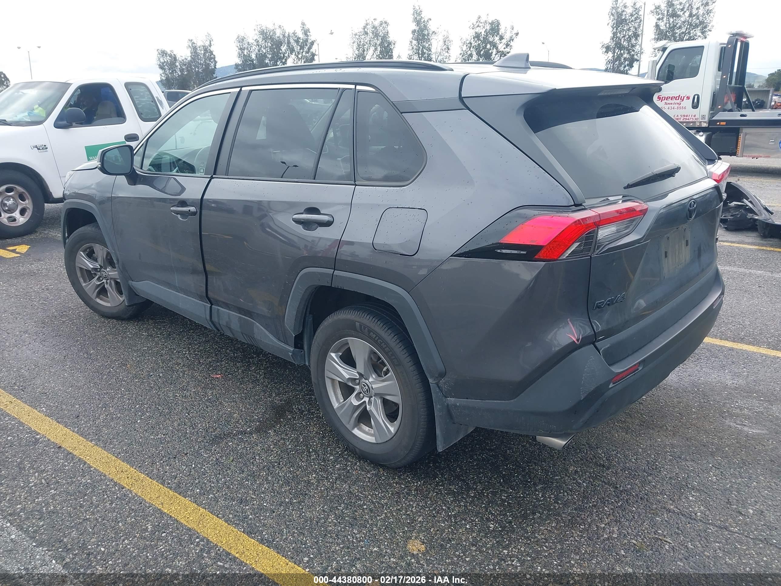 TOYOTA RAV4 image 3