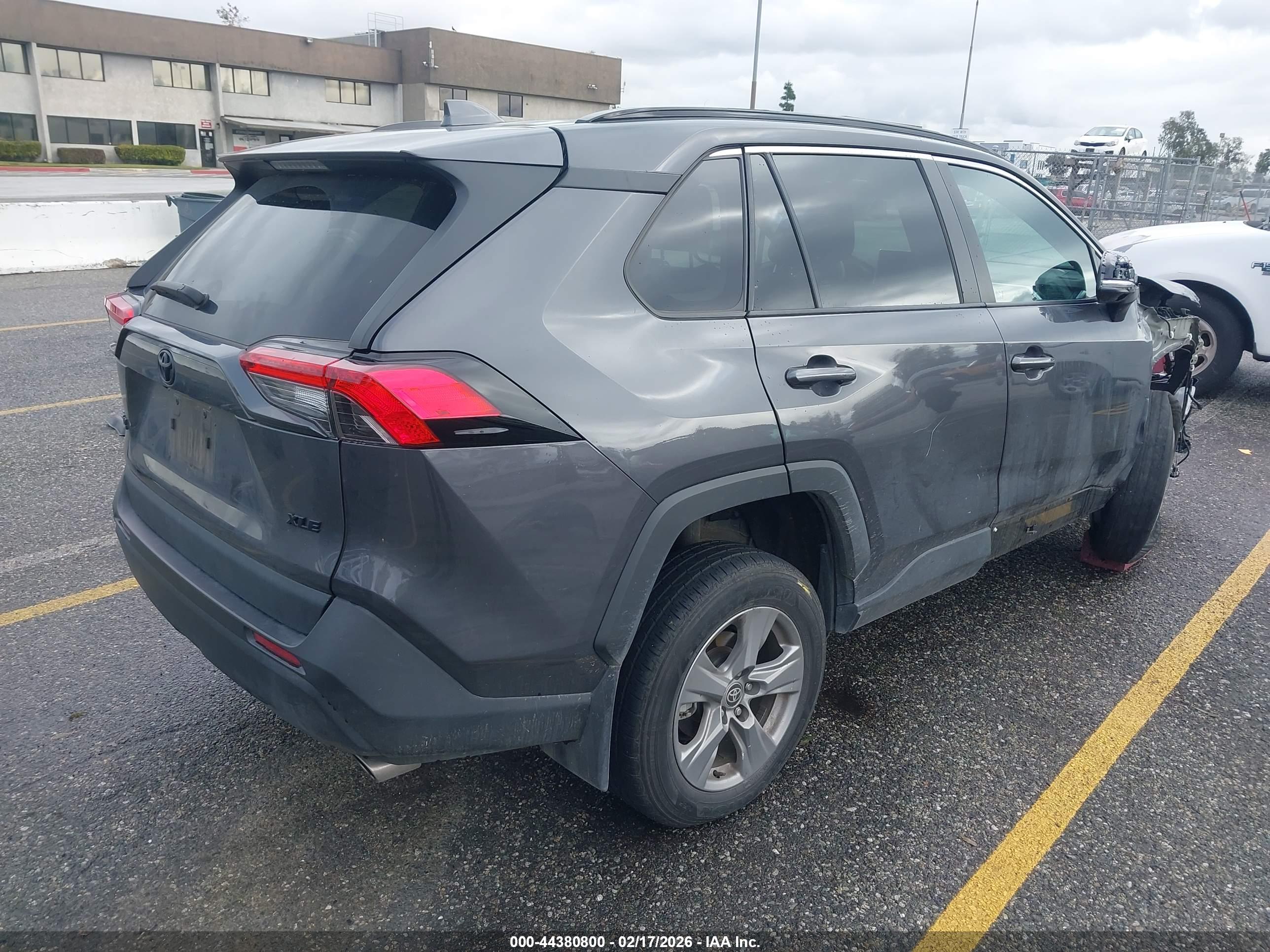 TOYOTA RAV4 image 4