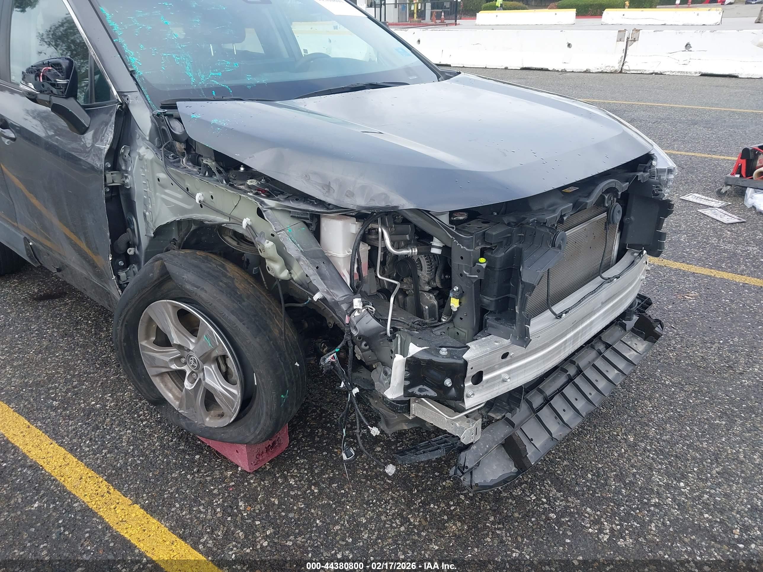 TOYOTA RAV4 image 6