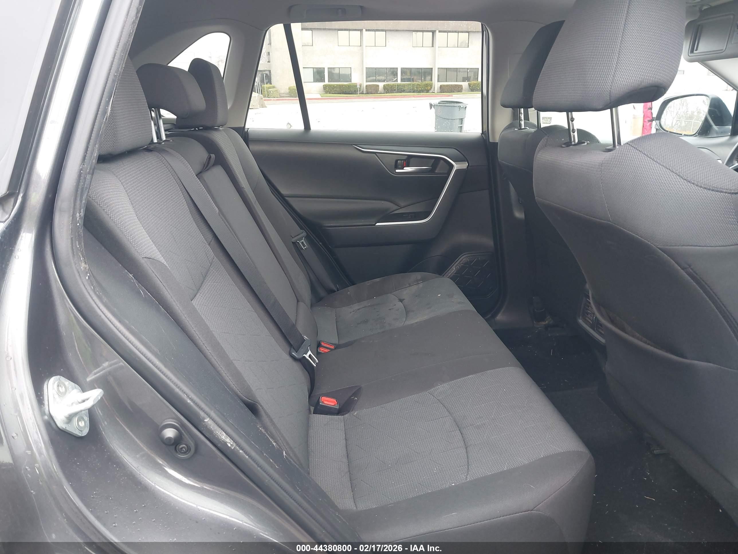 TOYOTA RAV4 image 8