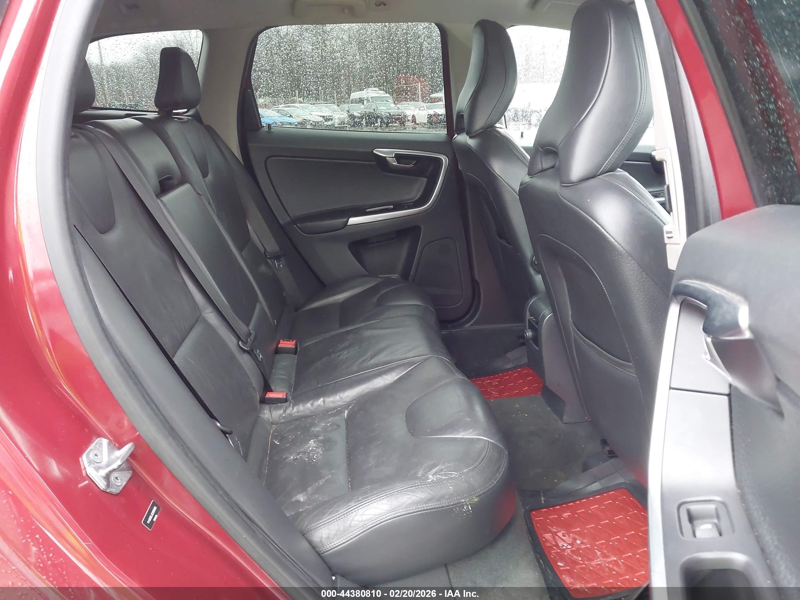 VOLVO XC60 image 8