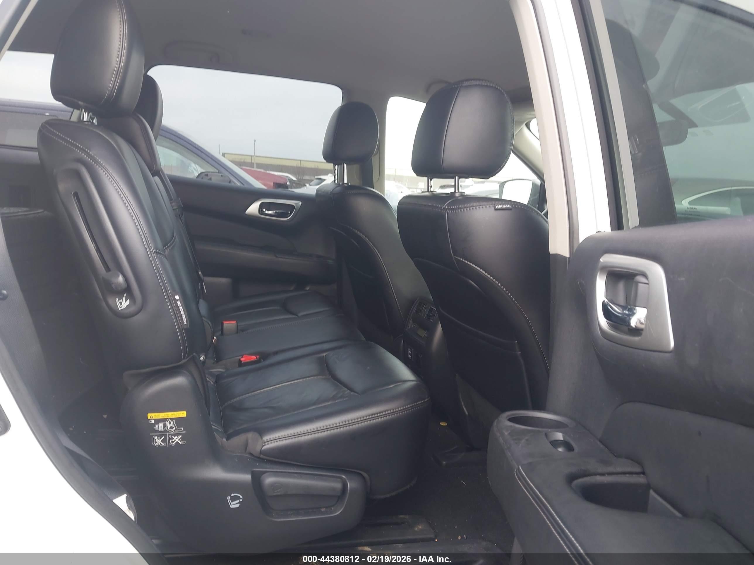 NISSAN PATHFINDER image 8