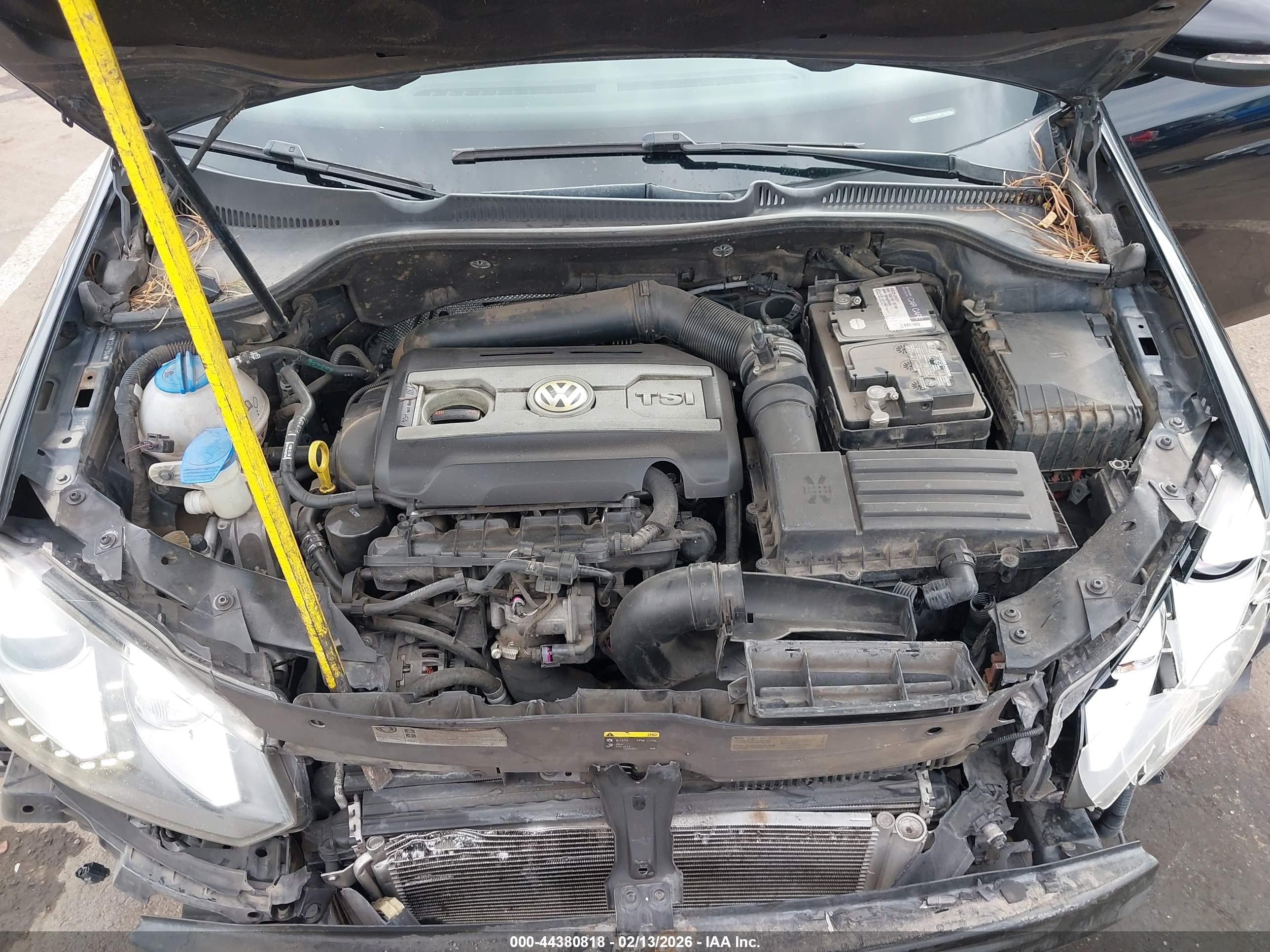 VOLKSWAGEN GTI image 10