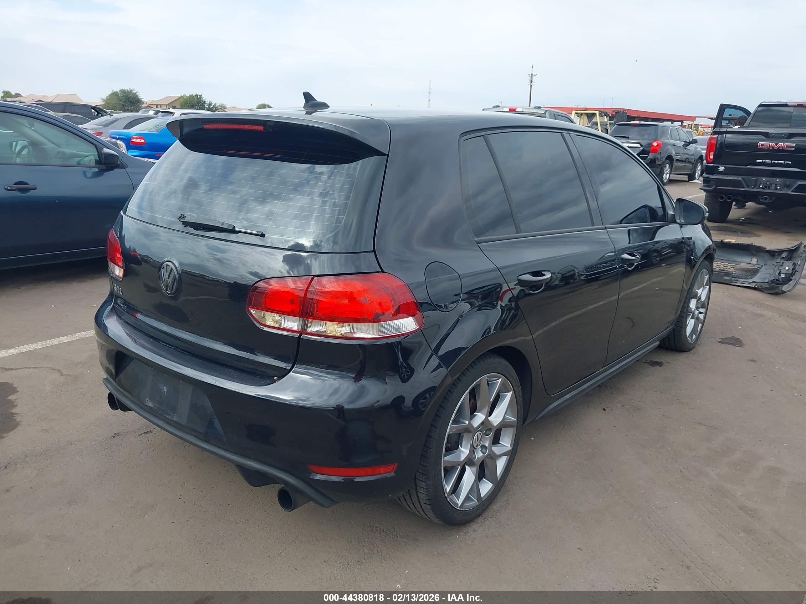 VOLKSWAGEN GTI image 4
