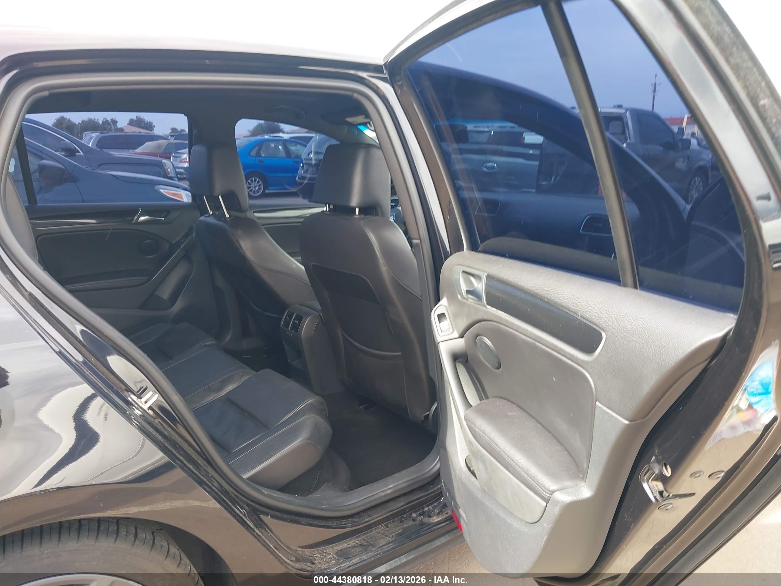 VOLKSWAGEN GTI image 8