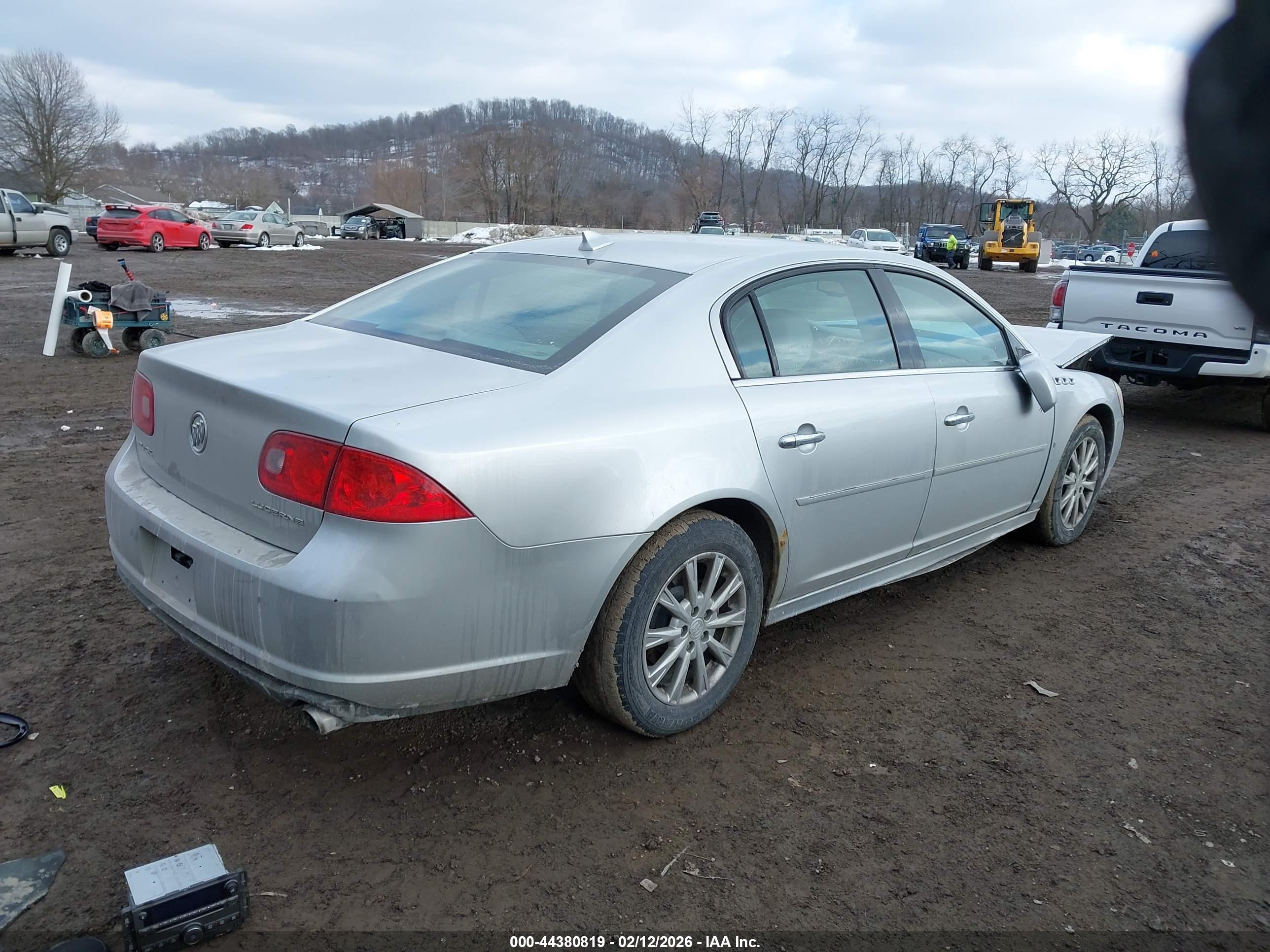 BUICK LUCERNE image 4