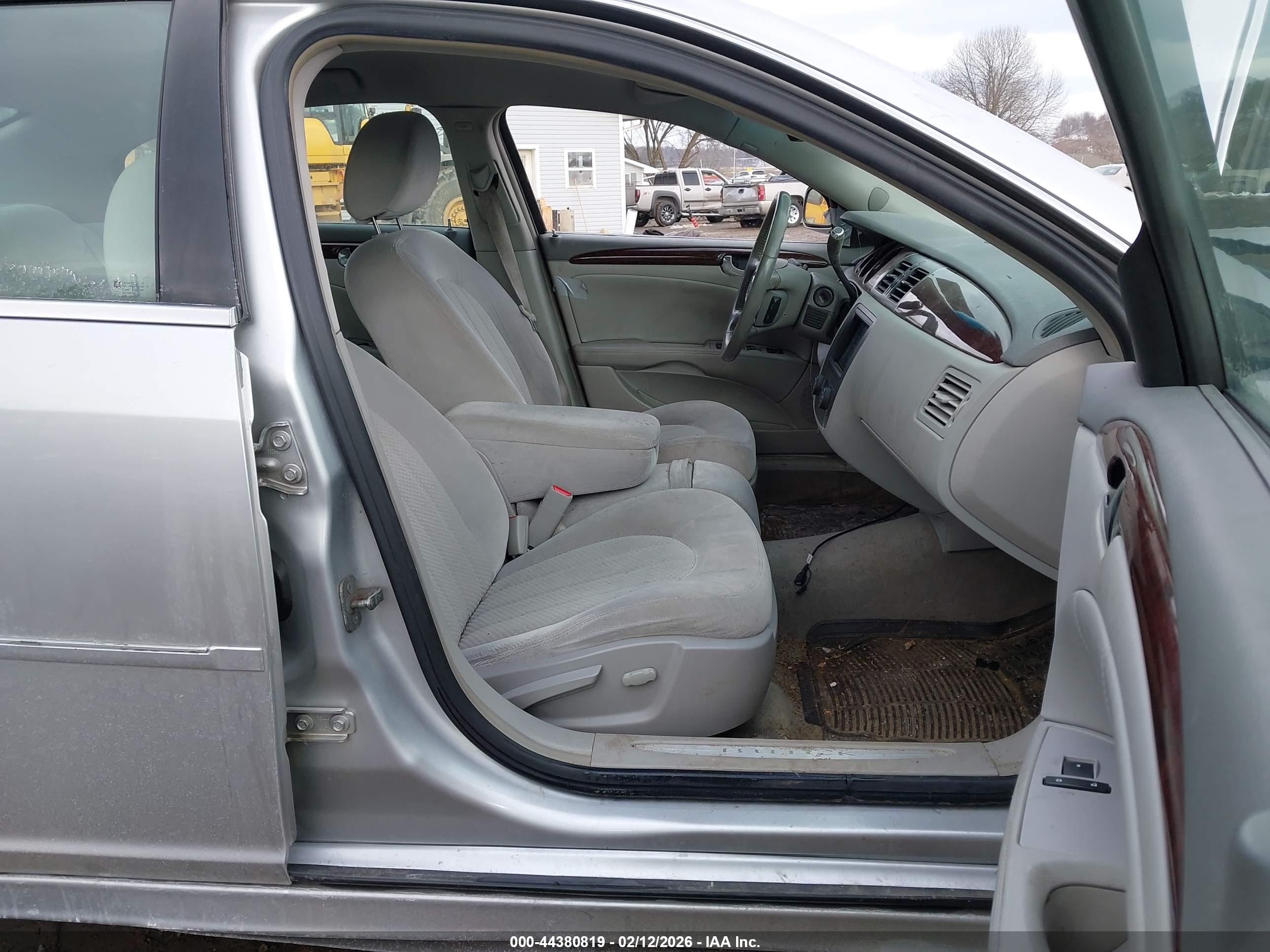 BUICK LUCERNE image 5