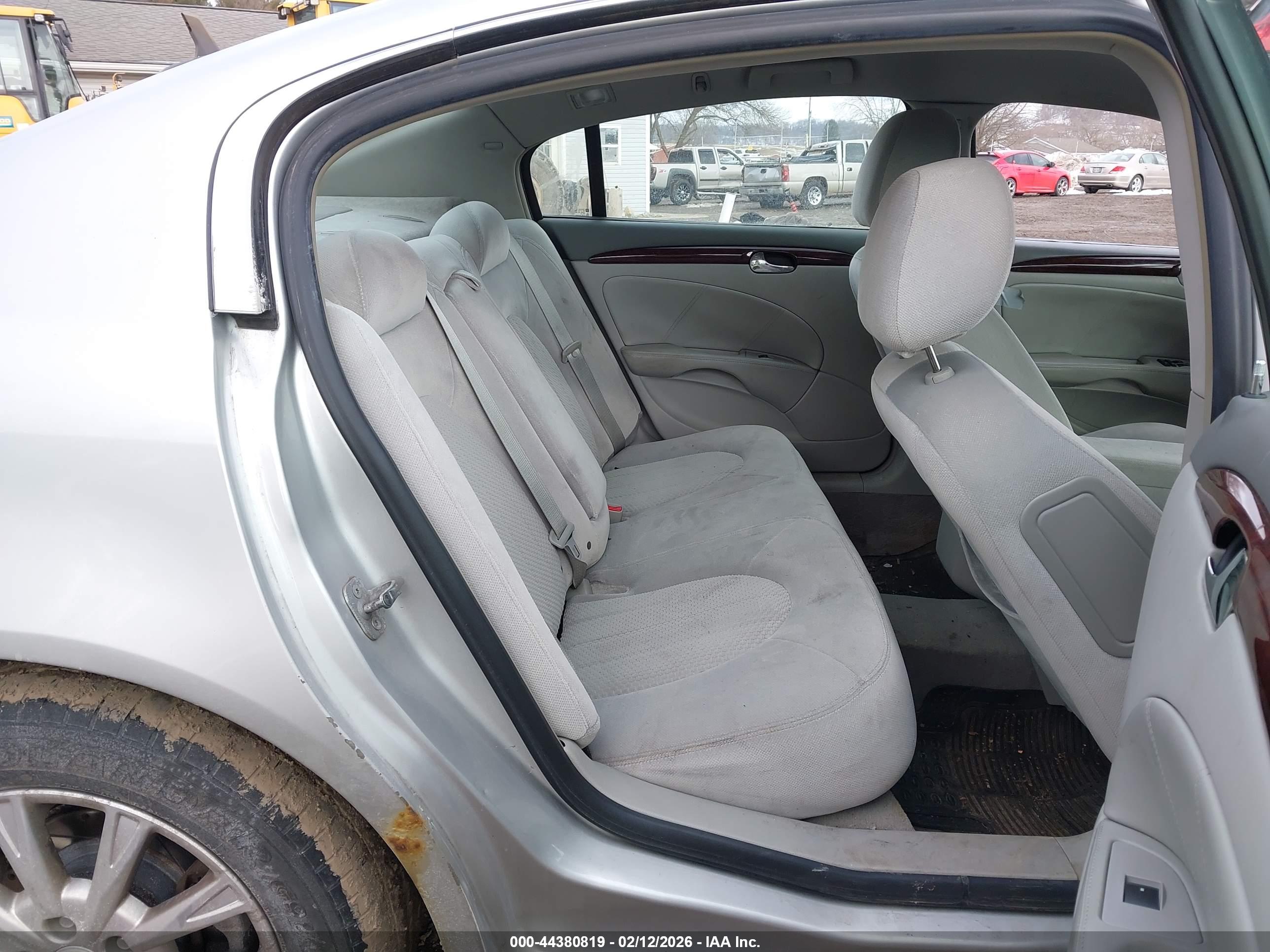 BUICK LUCERNE image 8