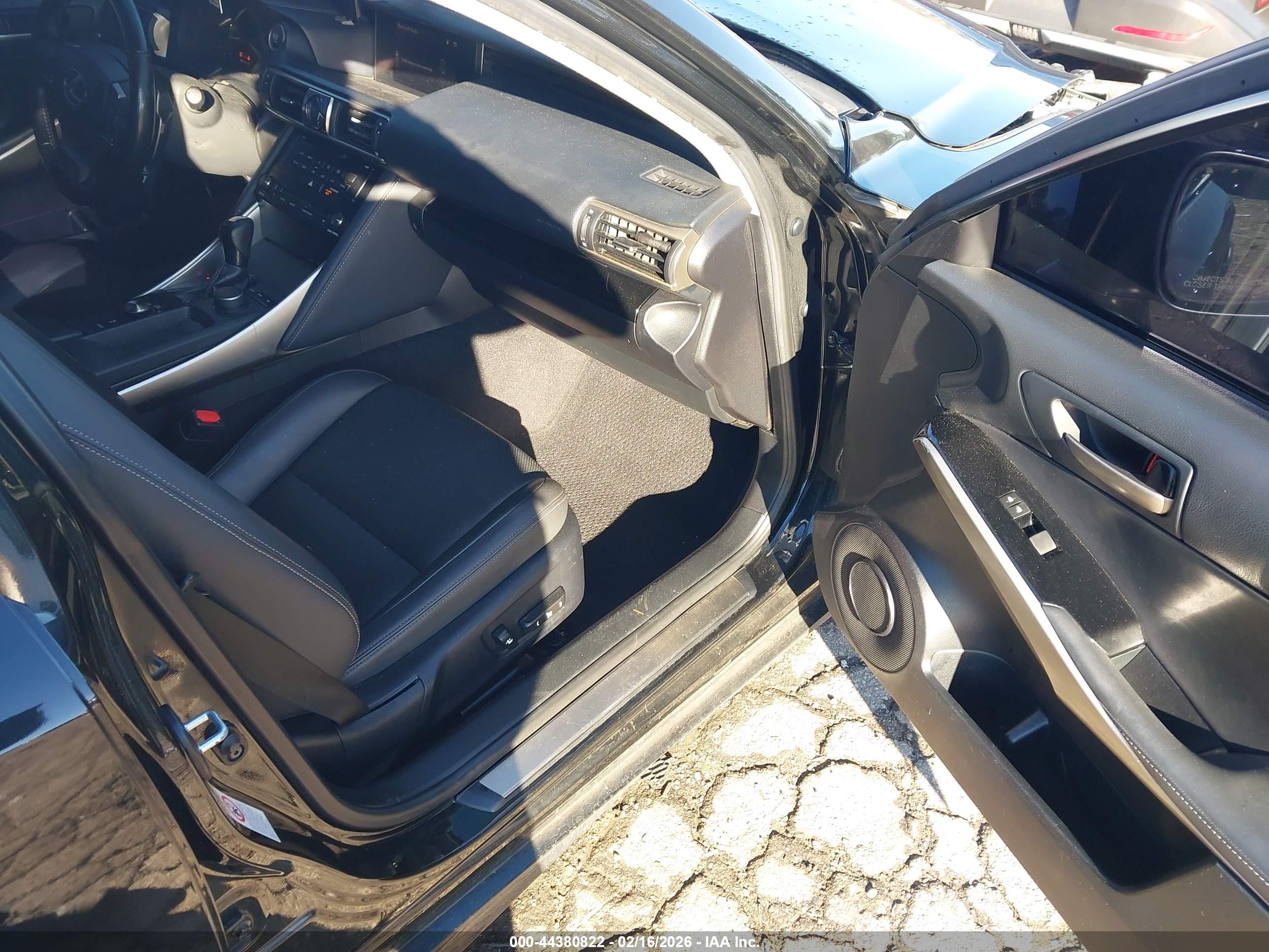 LEXUS IS image 5