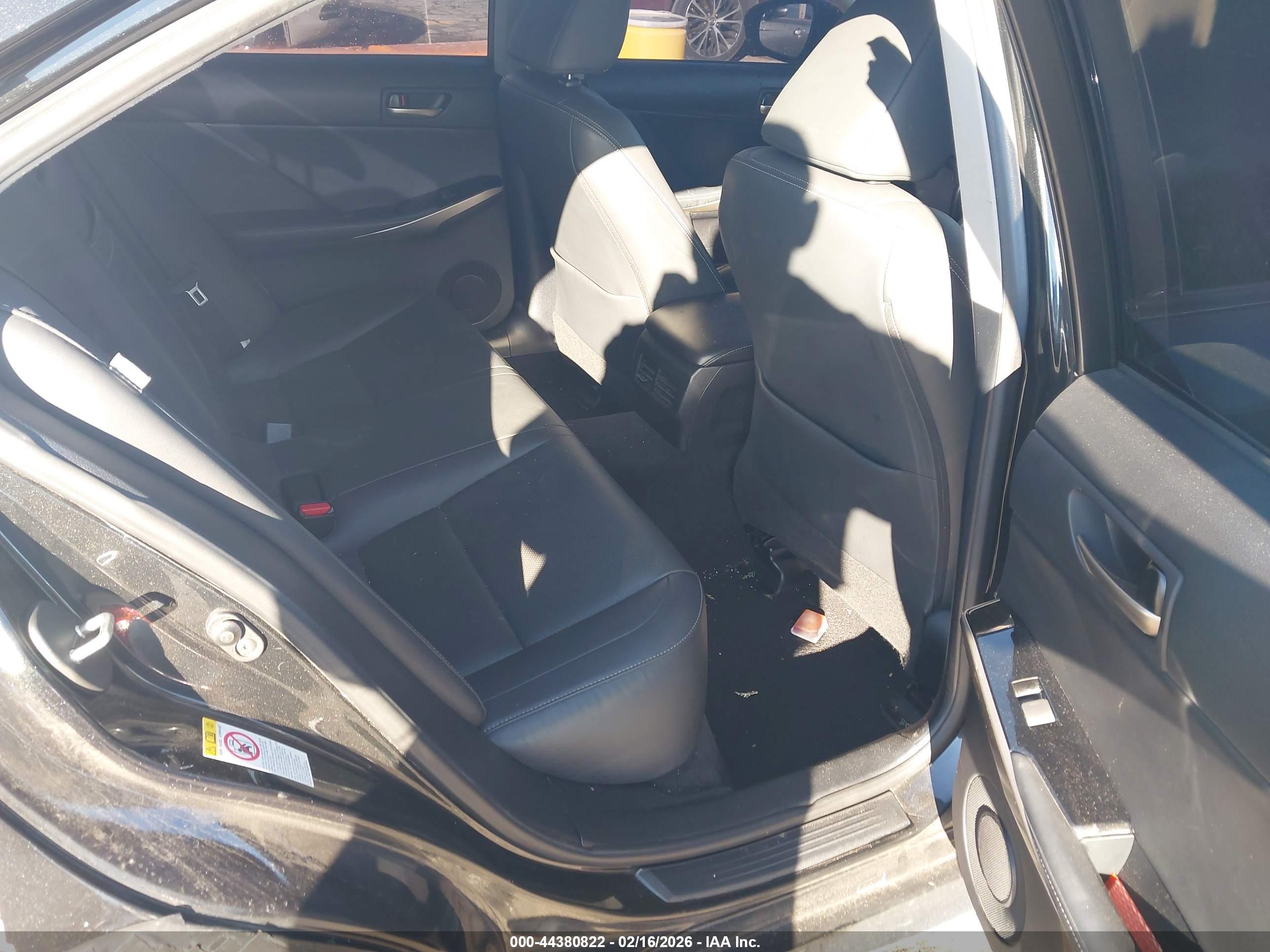 LEXUS IS image 8
