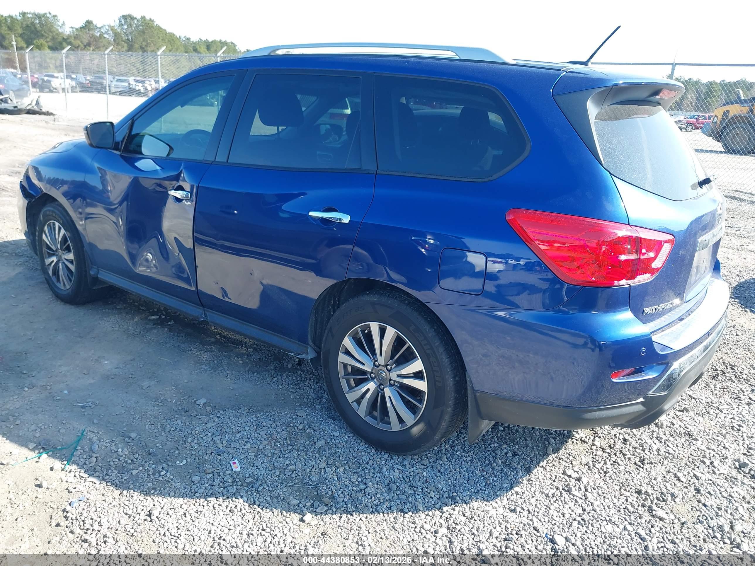 NISSAN PATHFINDER image 3