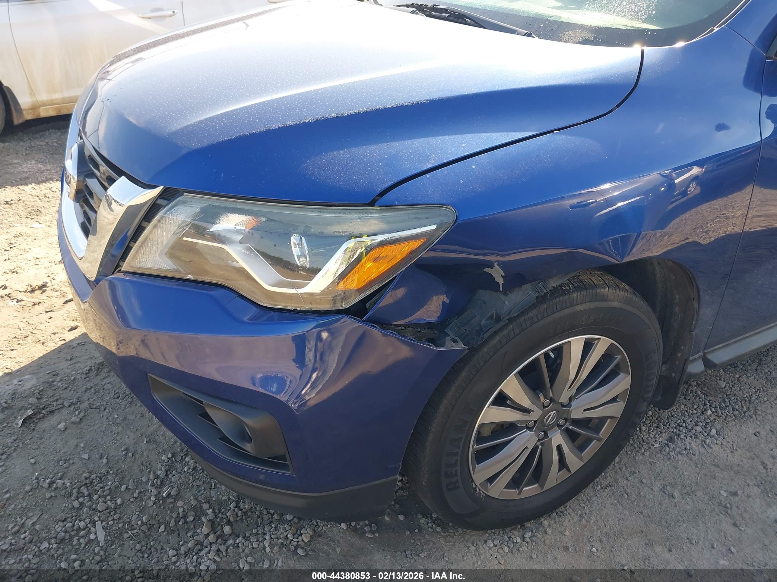 NISSAN PATHFINDER image 6