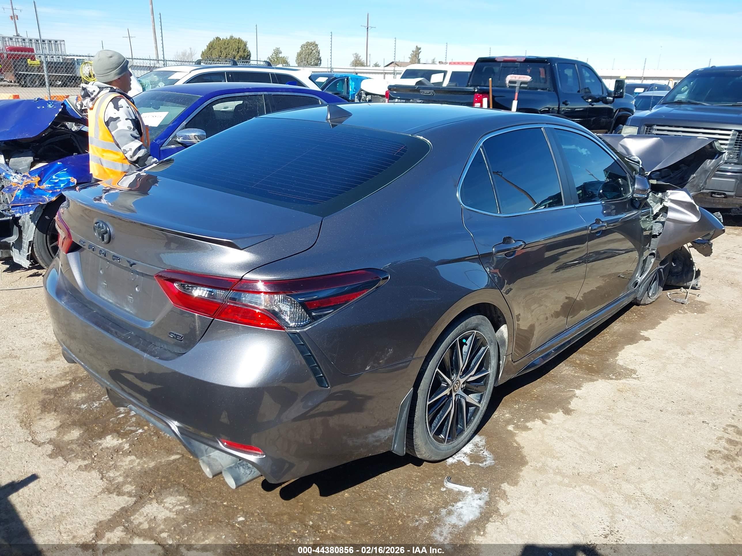 TOYOTA CAMRY image 4