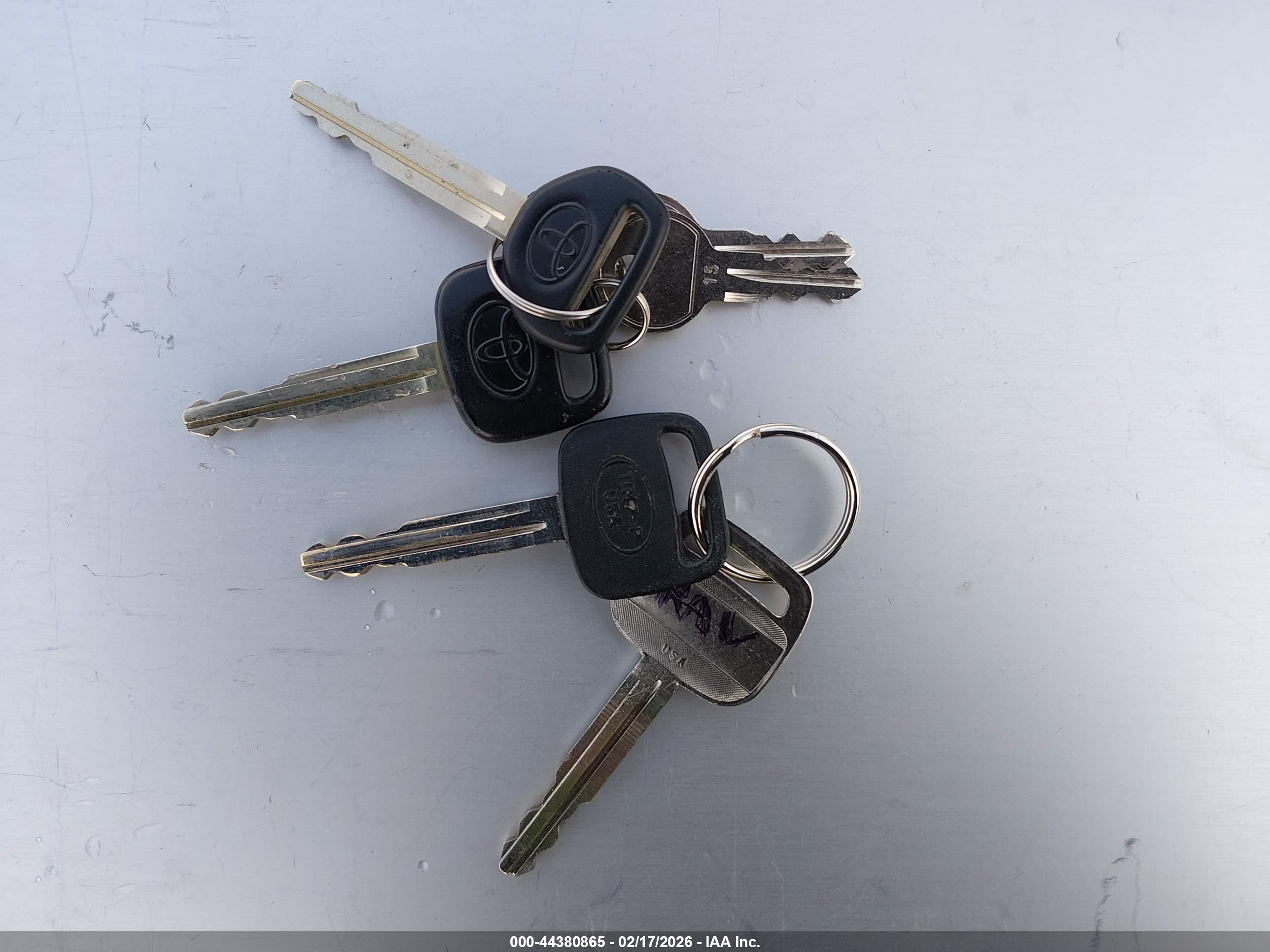TOYOTA RAV4 image 11
