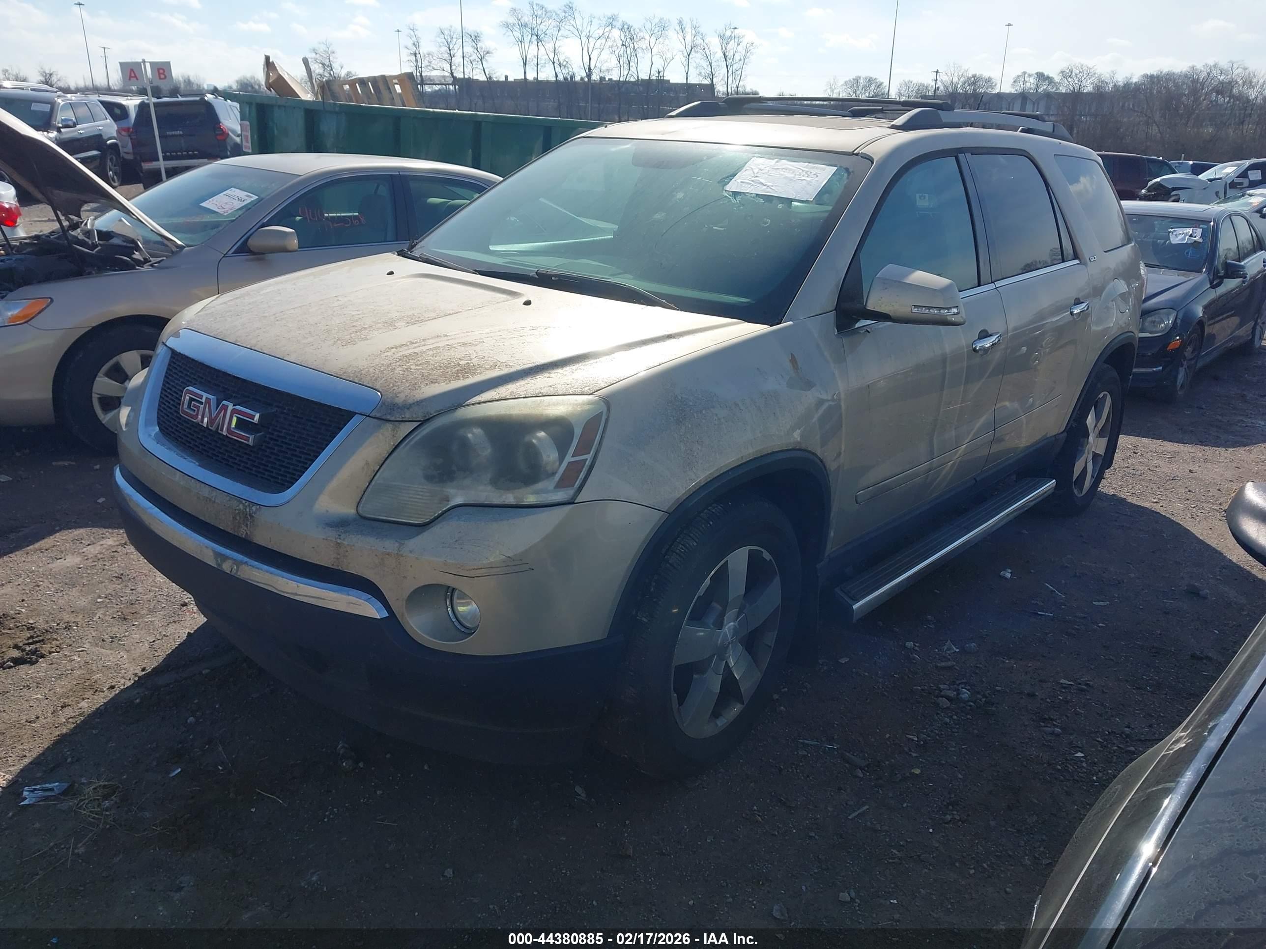 GMC ACADIA image 2