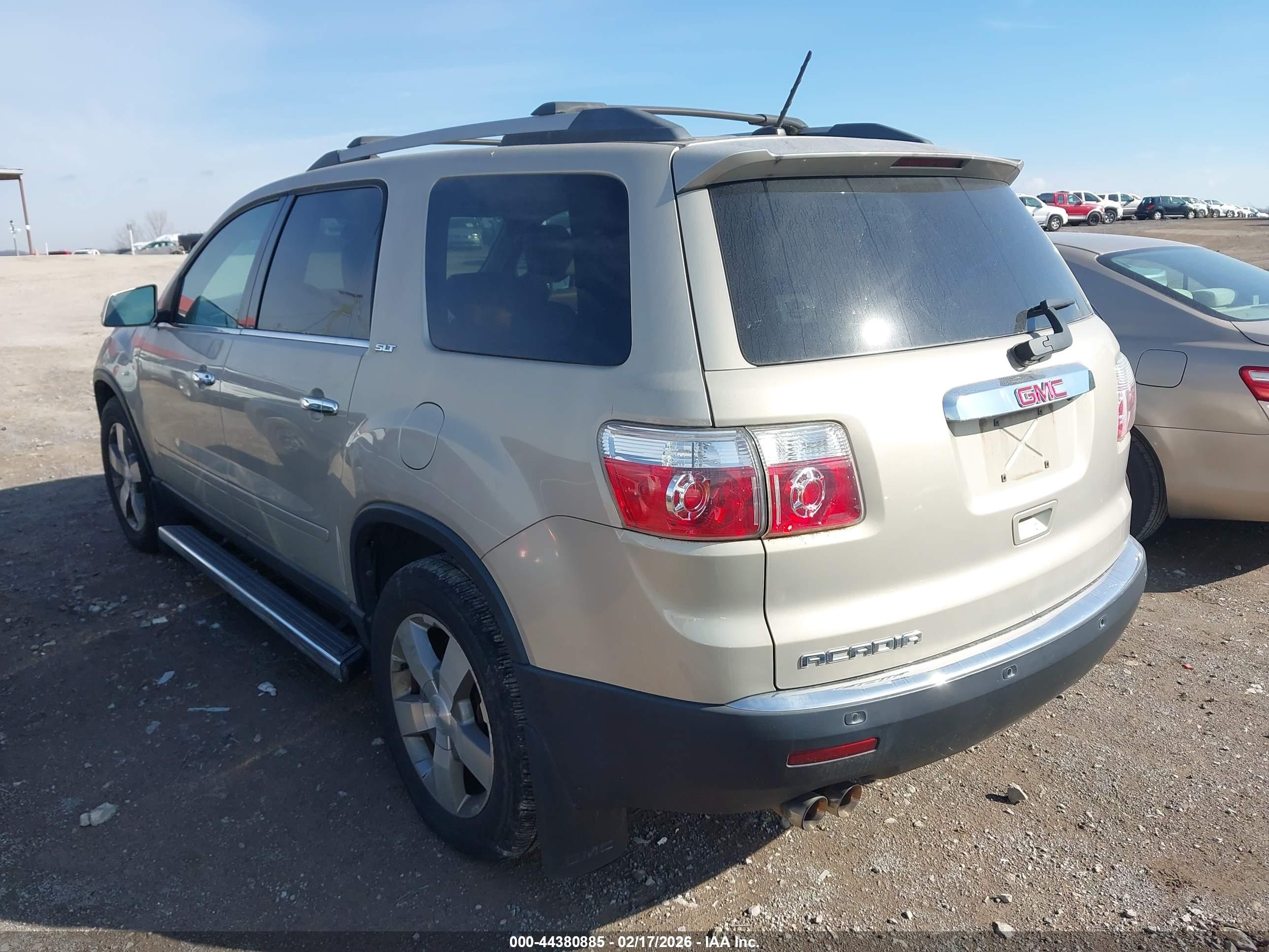 GMC ACADIA image 3