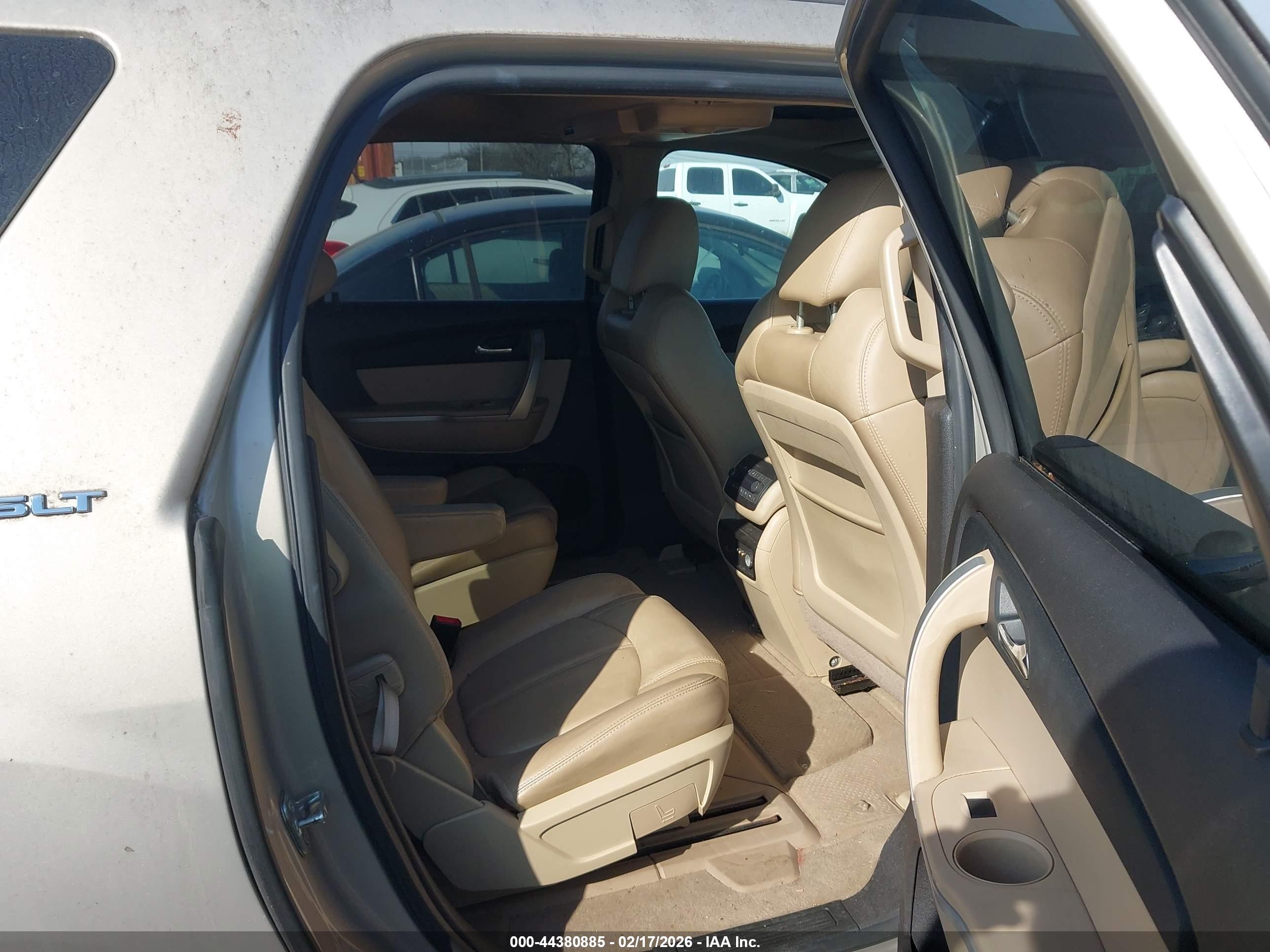 GMC ACADIA image 8