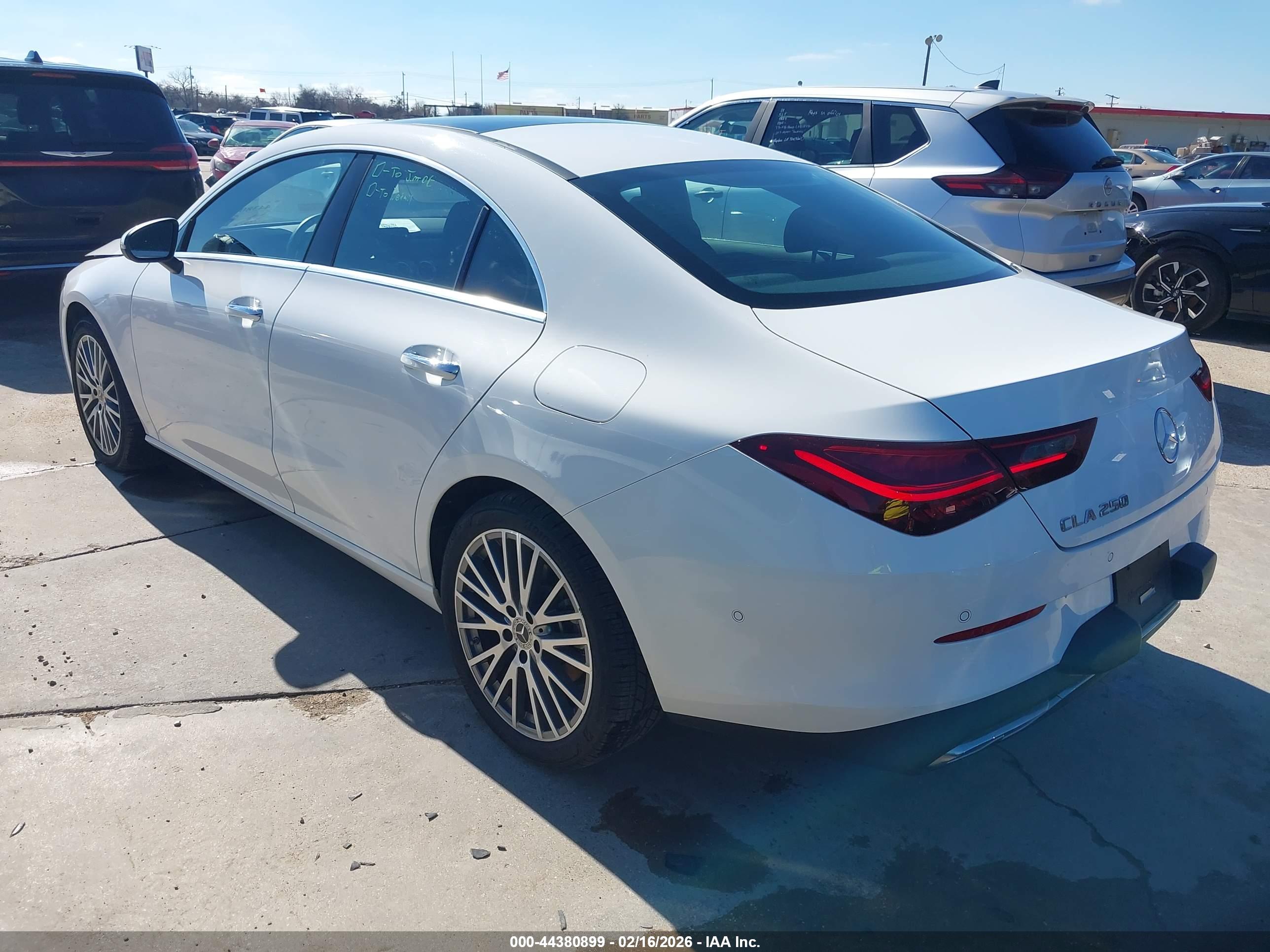 MERCEDES-BENZ CLA image 3
