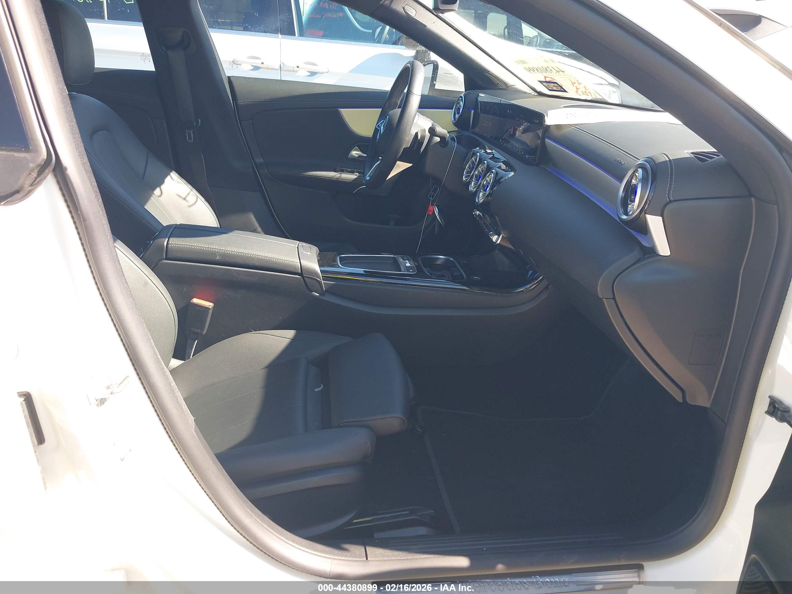 MERCEDES-BENZ CLA image 5