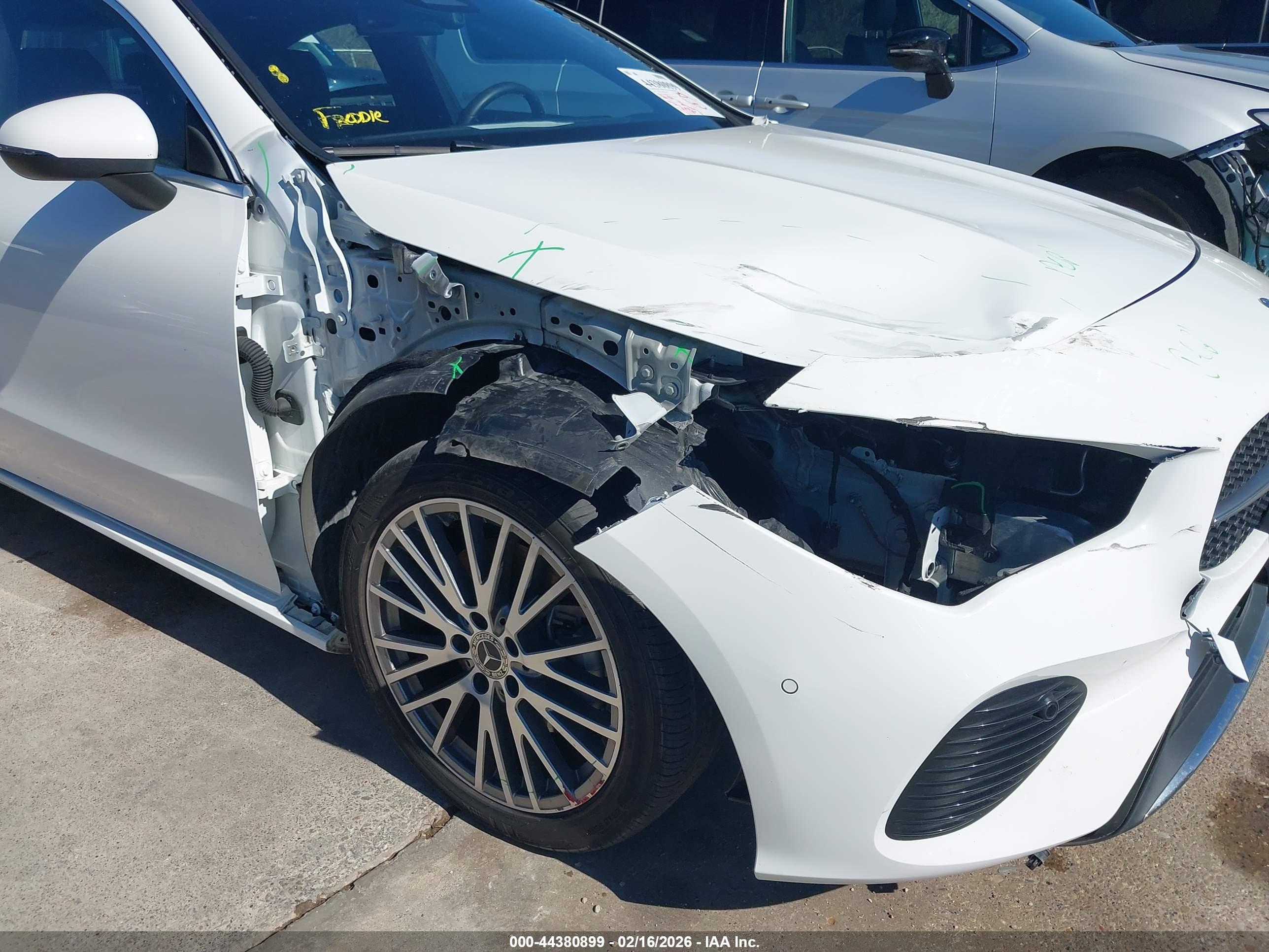 MERCEDES-BENZ CLA image 6
