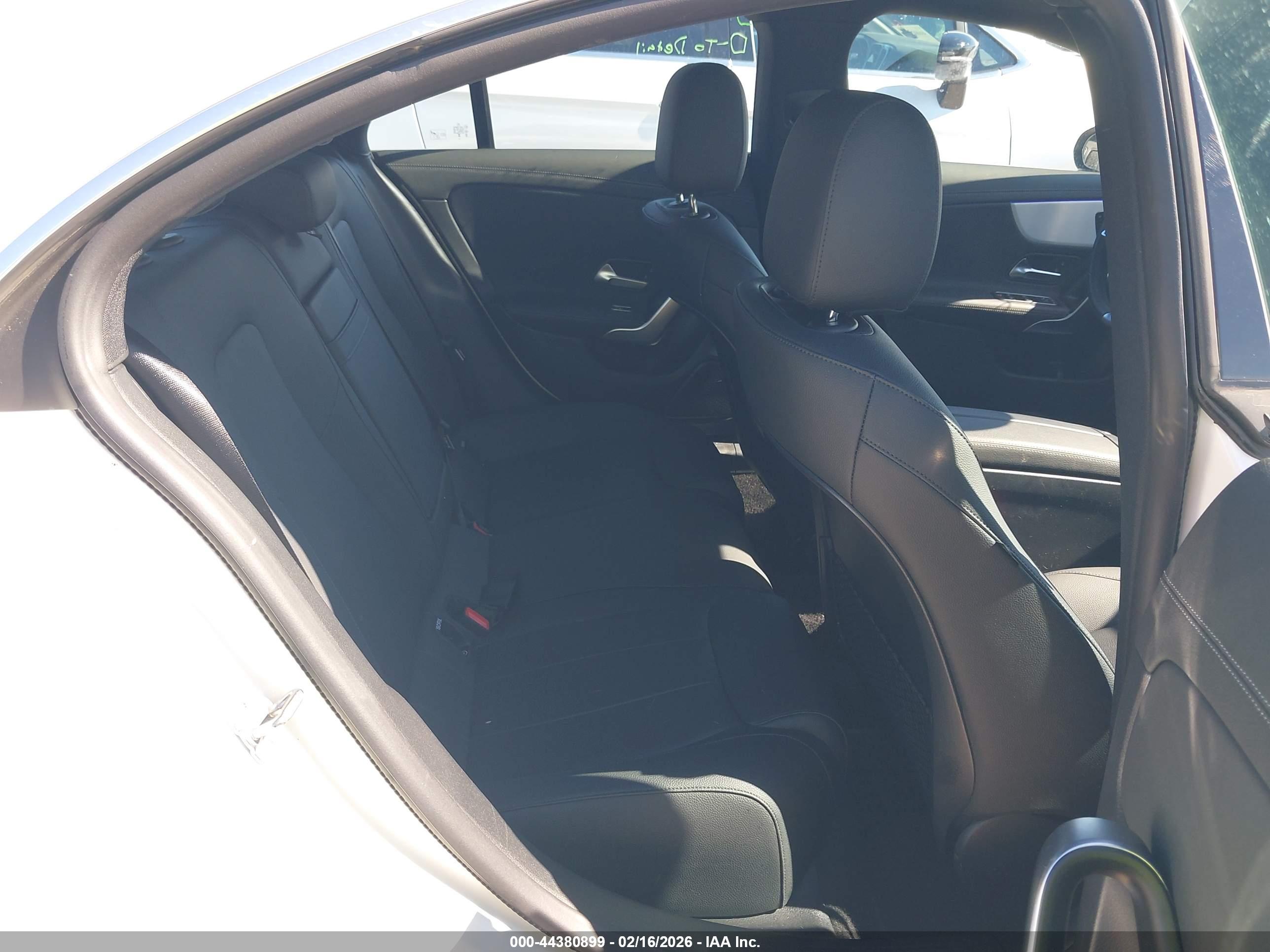 MERCEDES-BENZ CLA image 8