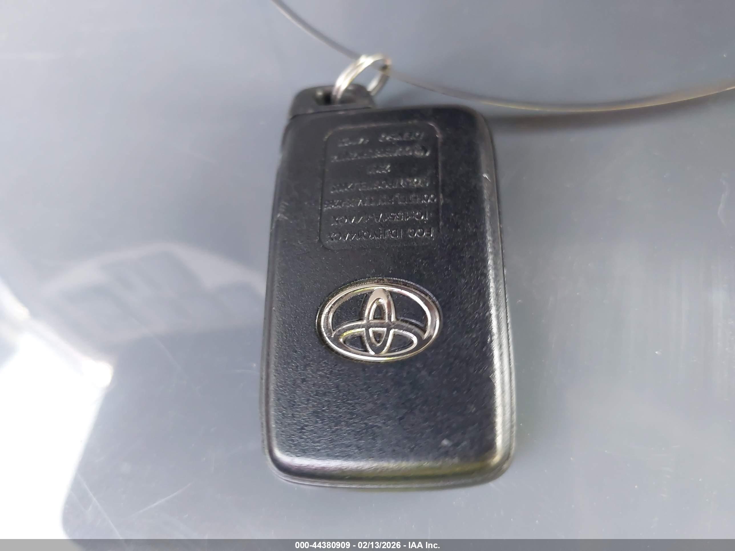 TOYOTA PRIUS image 11