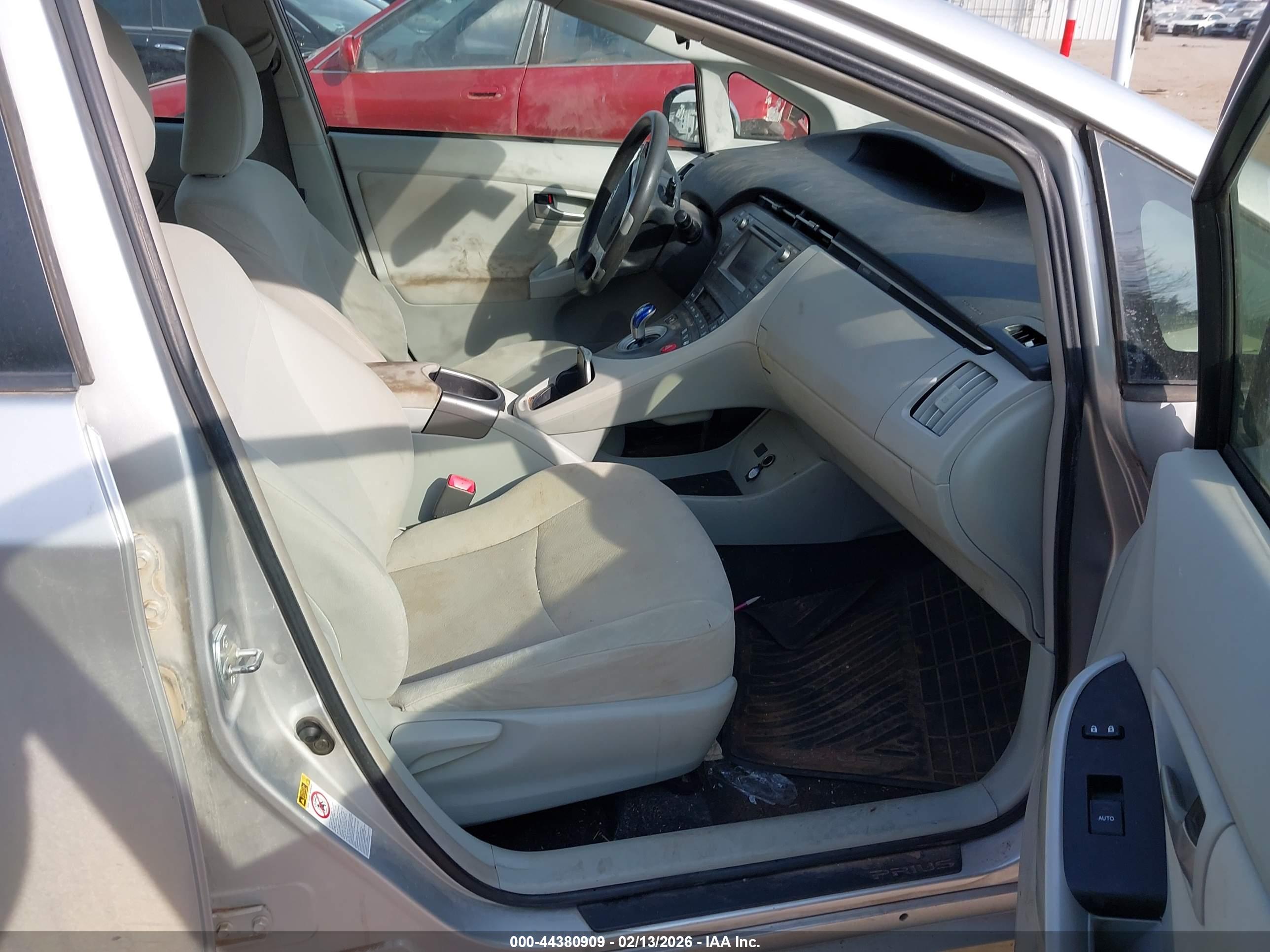 TOYOTA PRIUS image 5