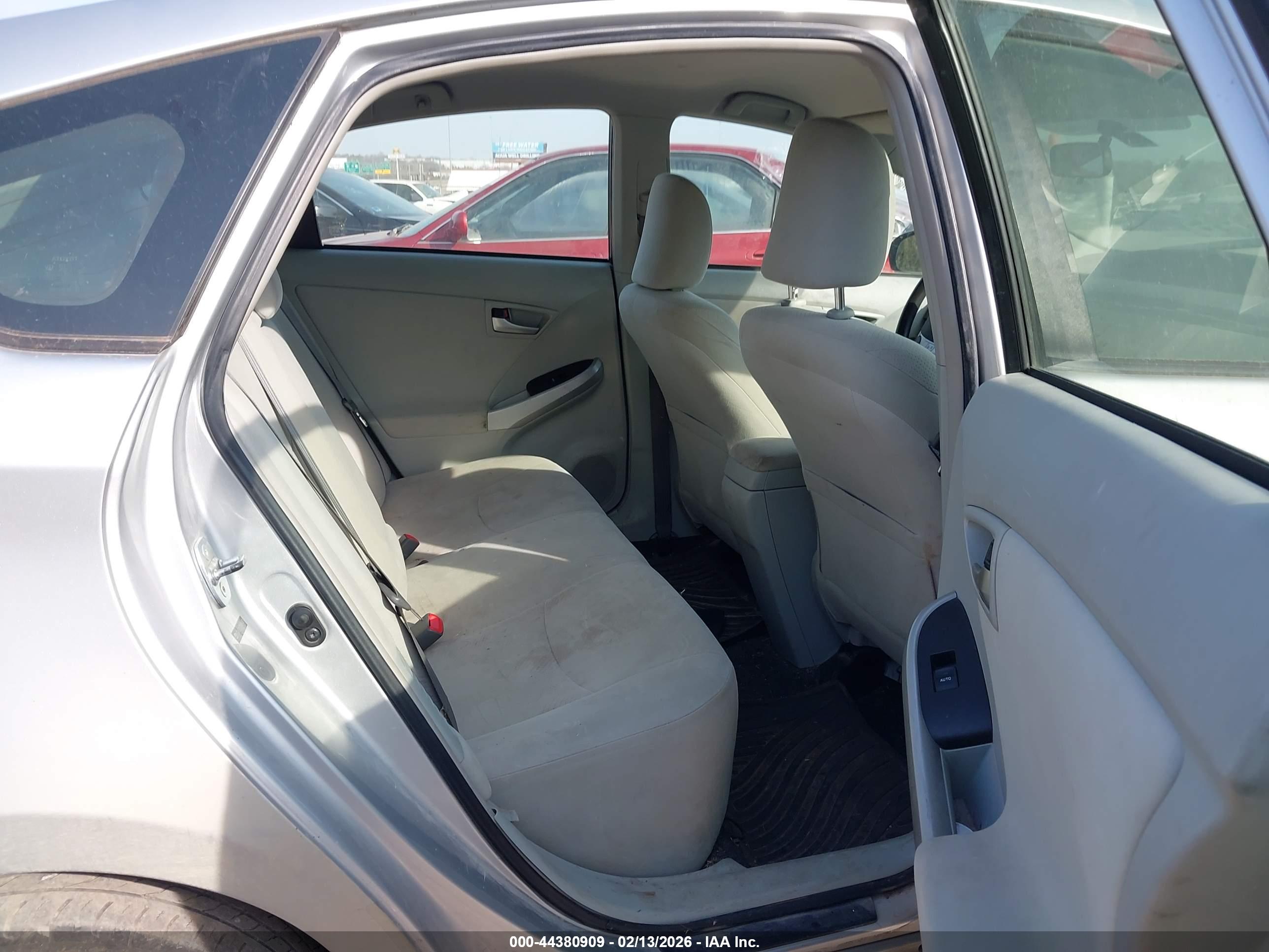 TOYOTA PRIUS image 8